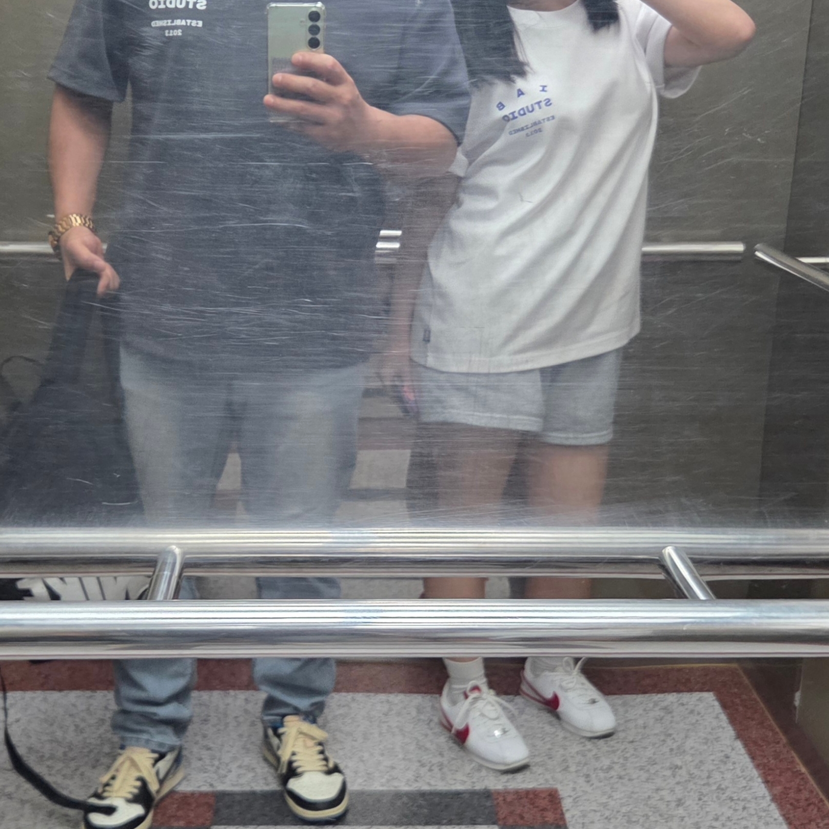 IAB Studio 26 IAB T-Shirt White Navy 착용 스타일 - 5