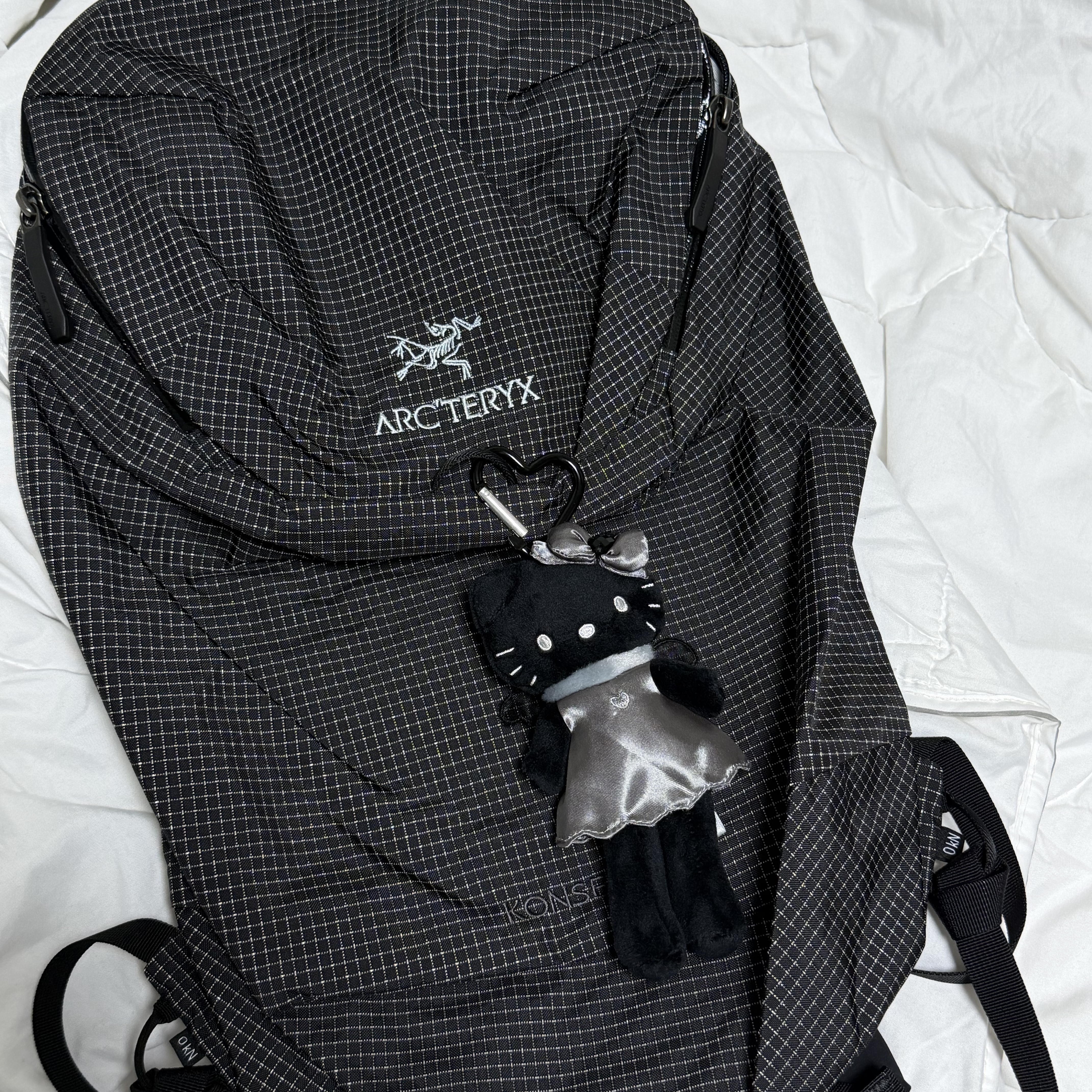 Arc'teryx Konseal 15 Backpack Black 착용 스타일