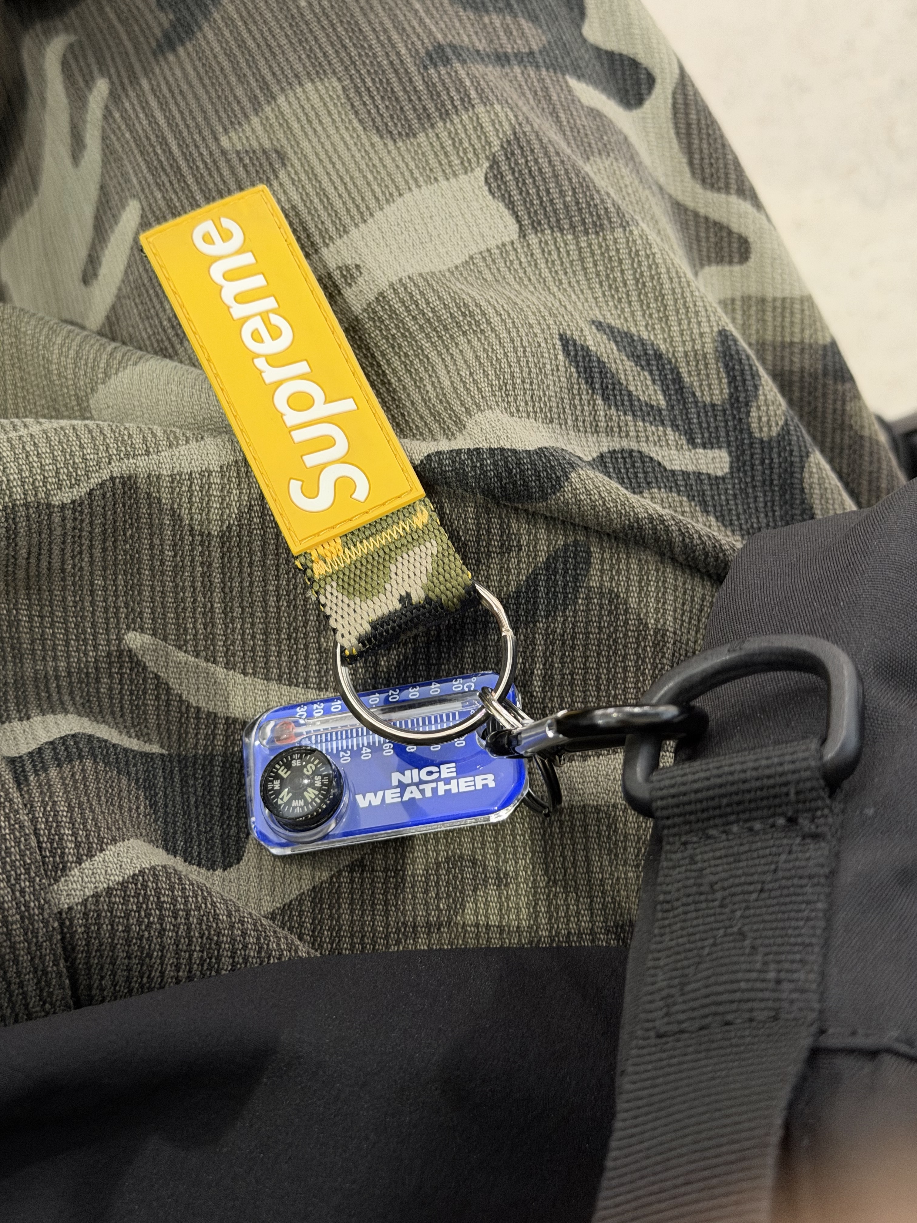 Darkr8m Studio Black Logo Cap, Supreme Webbing Keychain Yellow Camo - 23SS 착용 스타일 - 2
