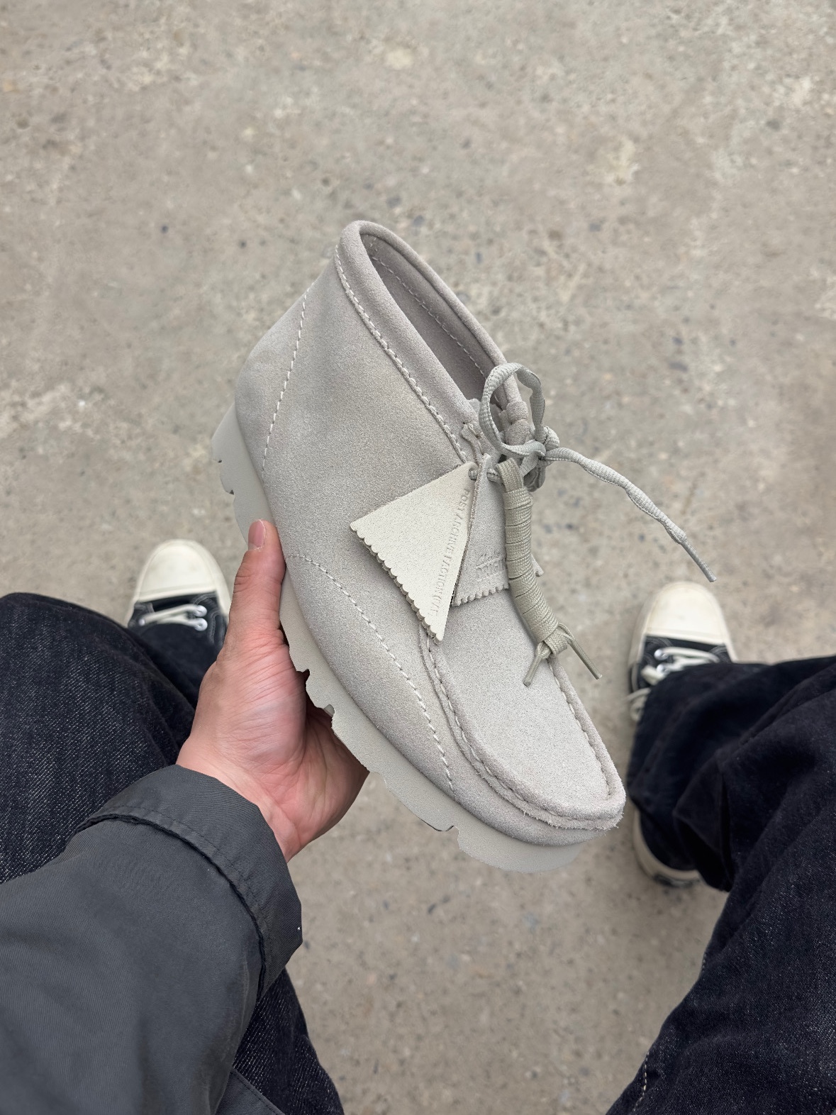 Clarks x Post Archive Faction (Paf) WallabeeBT Beige Suede 착용 스타일 - 1