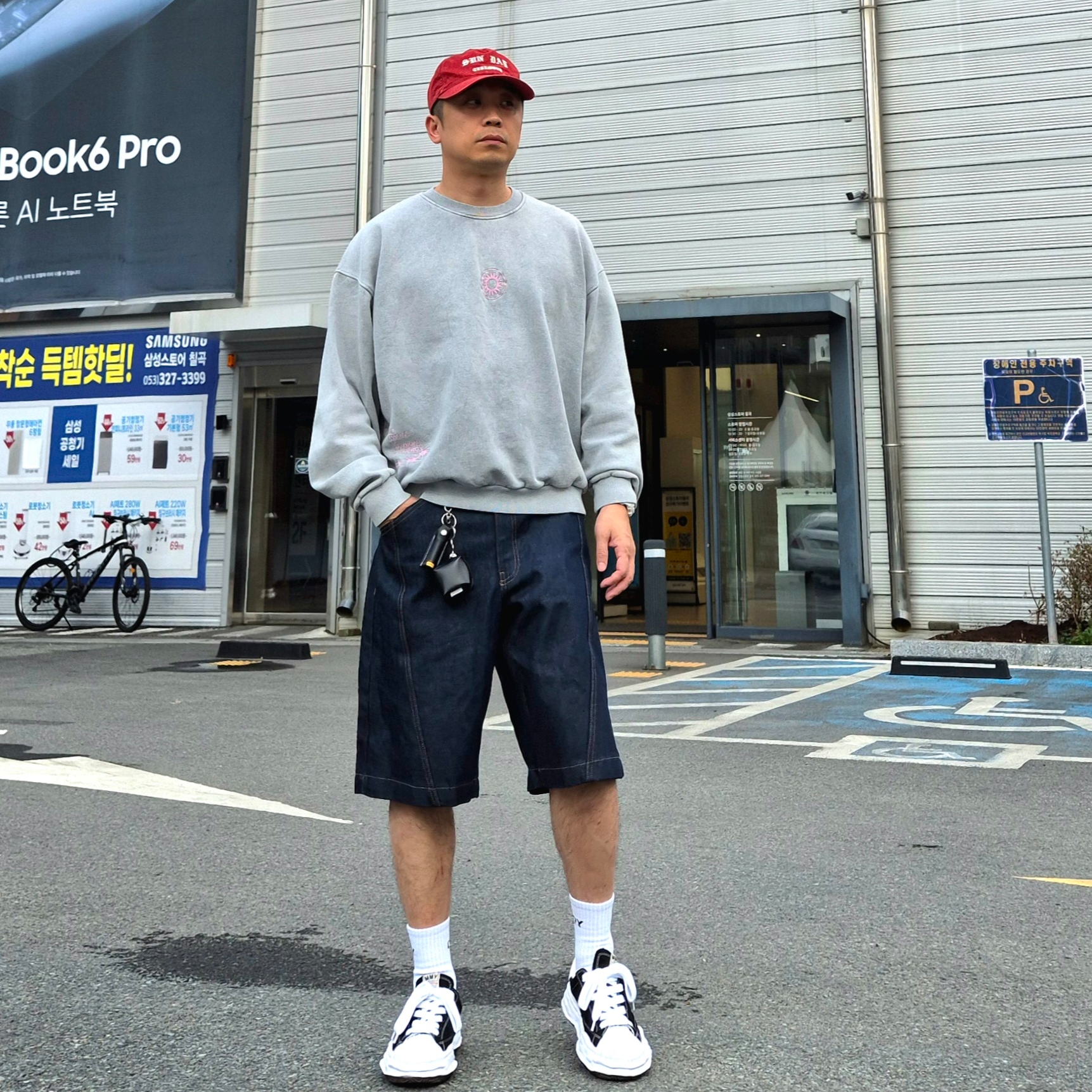 Maison Mihara Yasuhiro Blakey OG Sole Canvas Low-top Sneakers Black White, Sunday Ceremony Vintage Washed 5 Panel Cotton Cap - Red 착용 스타일 - 3