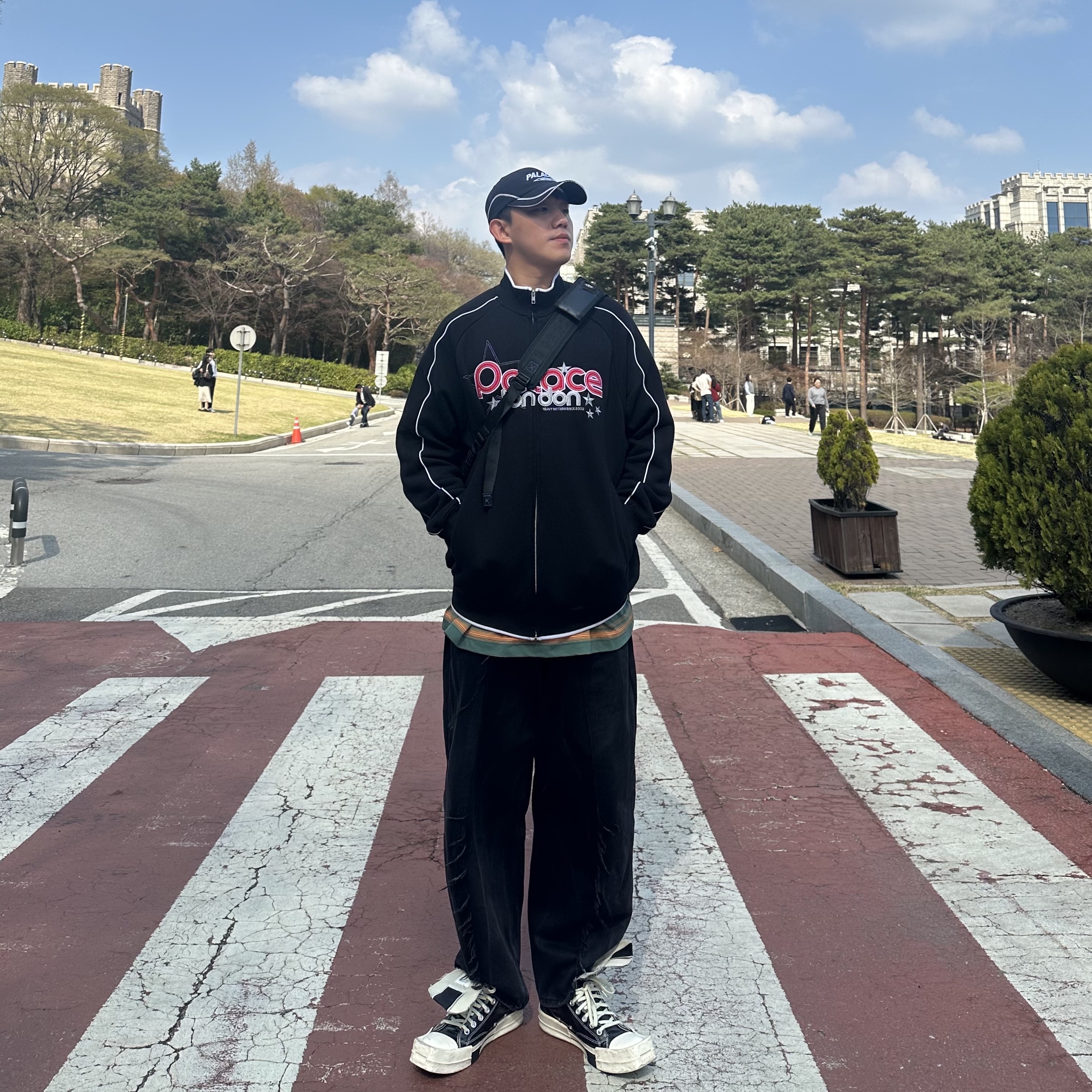Palace Grimey Zip Funnel Black - 23FW, Palace x Umbro Cap Black - 24SS 착용 스타일 - 2