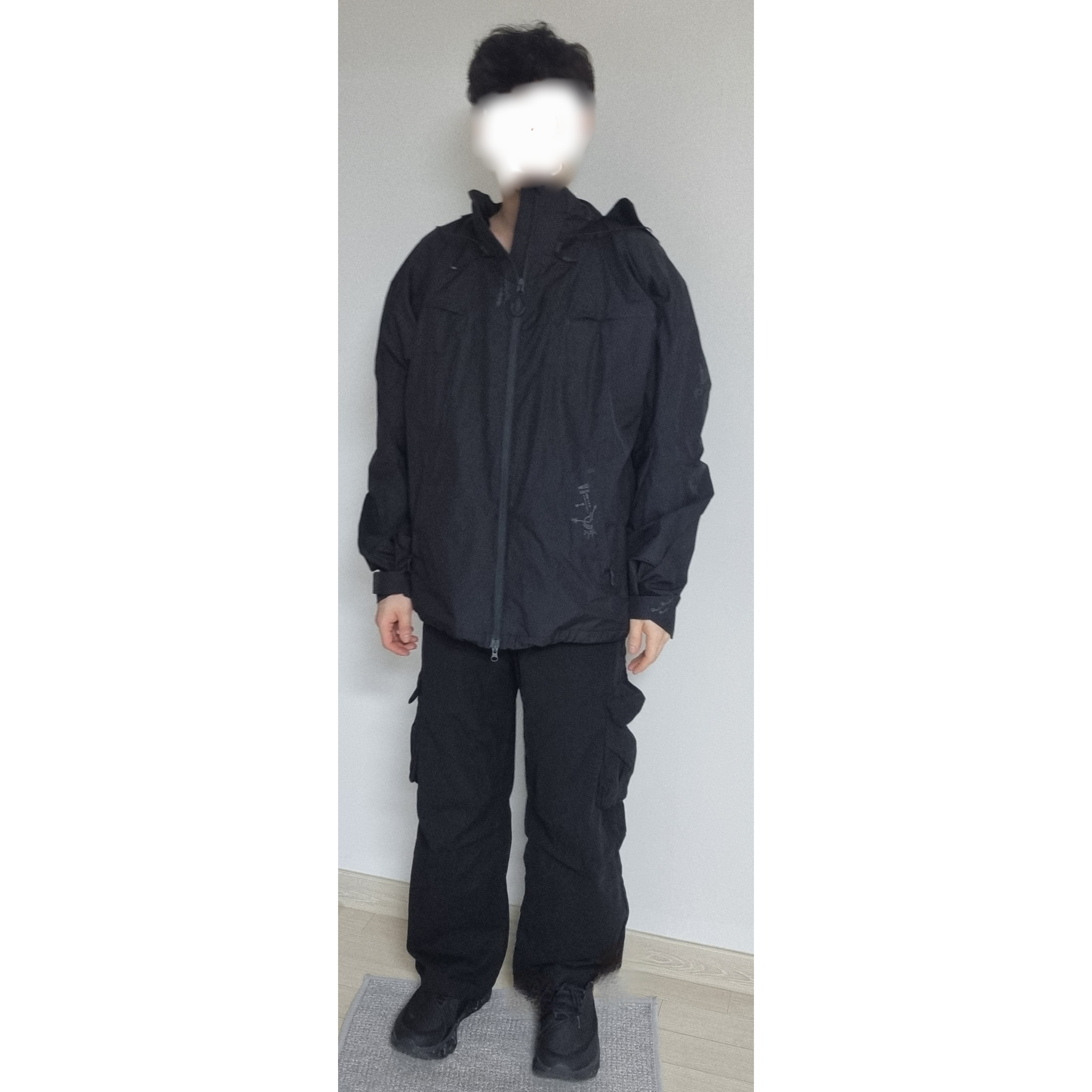 On Running x Post Archive Faction (Paf) Cloudmonster 2 Black Magnet, Polyteru Belted Cargo Pants 1.2v Black 착용 스타일 - 1