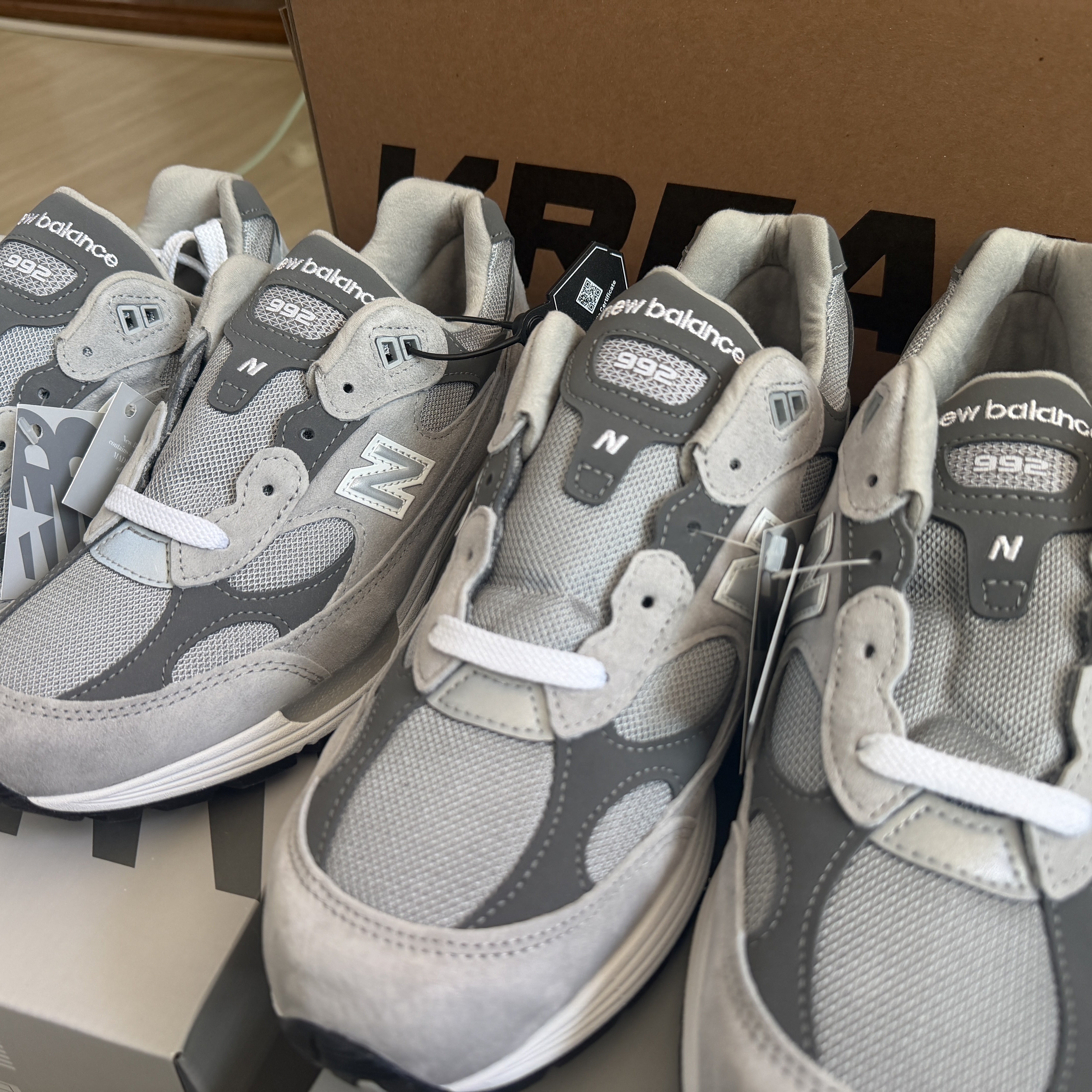 New Balance 992 Made in USA Core Grey Silver Metallic 착용 스타일