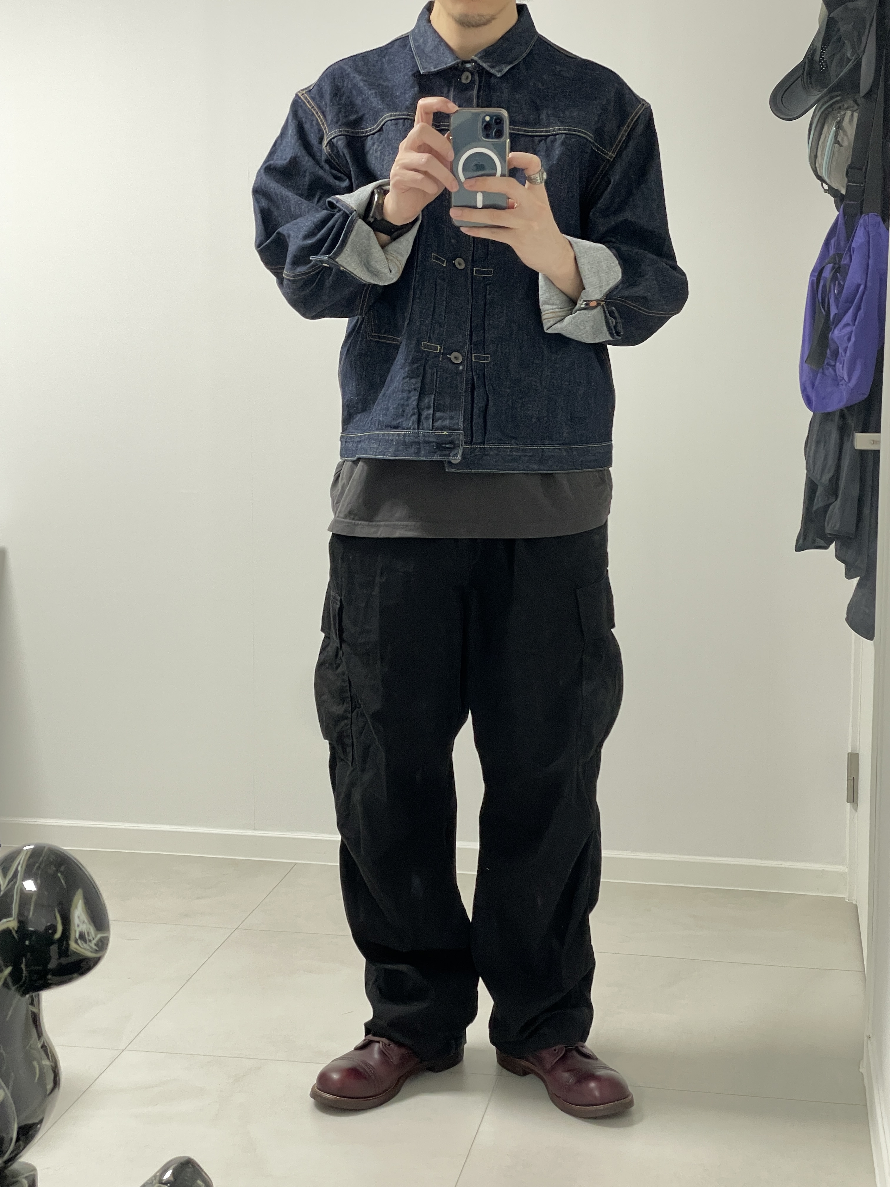 Kapital 14 oz. Denim 1ST One Wash Jacket Indigo, Carhartt WIP Cole Cargo Pants Black 착용 스타일 - 2