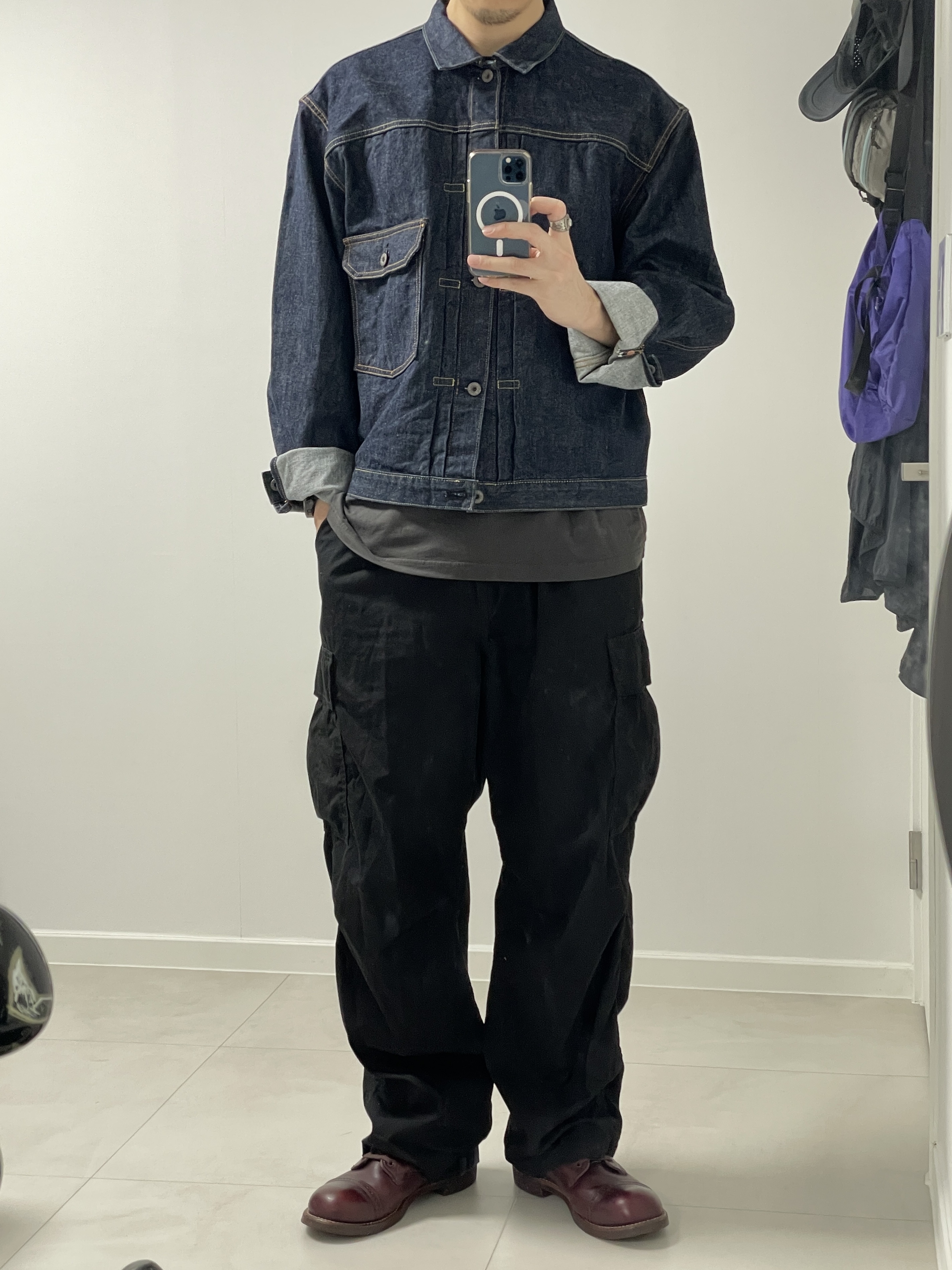 Kapital 14 oz. Denim 1ST One Wash Jacket Indigo, Carhartt WIP Cole Cargo Pants Black 착용 스타일 - 1