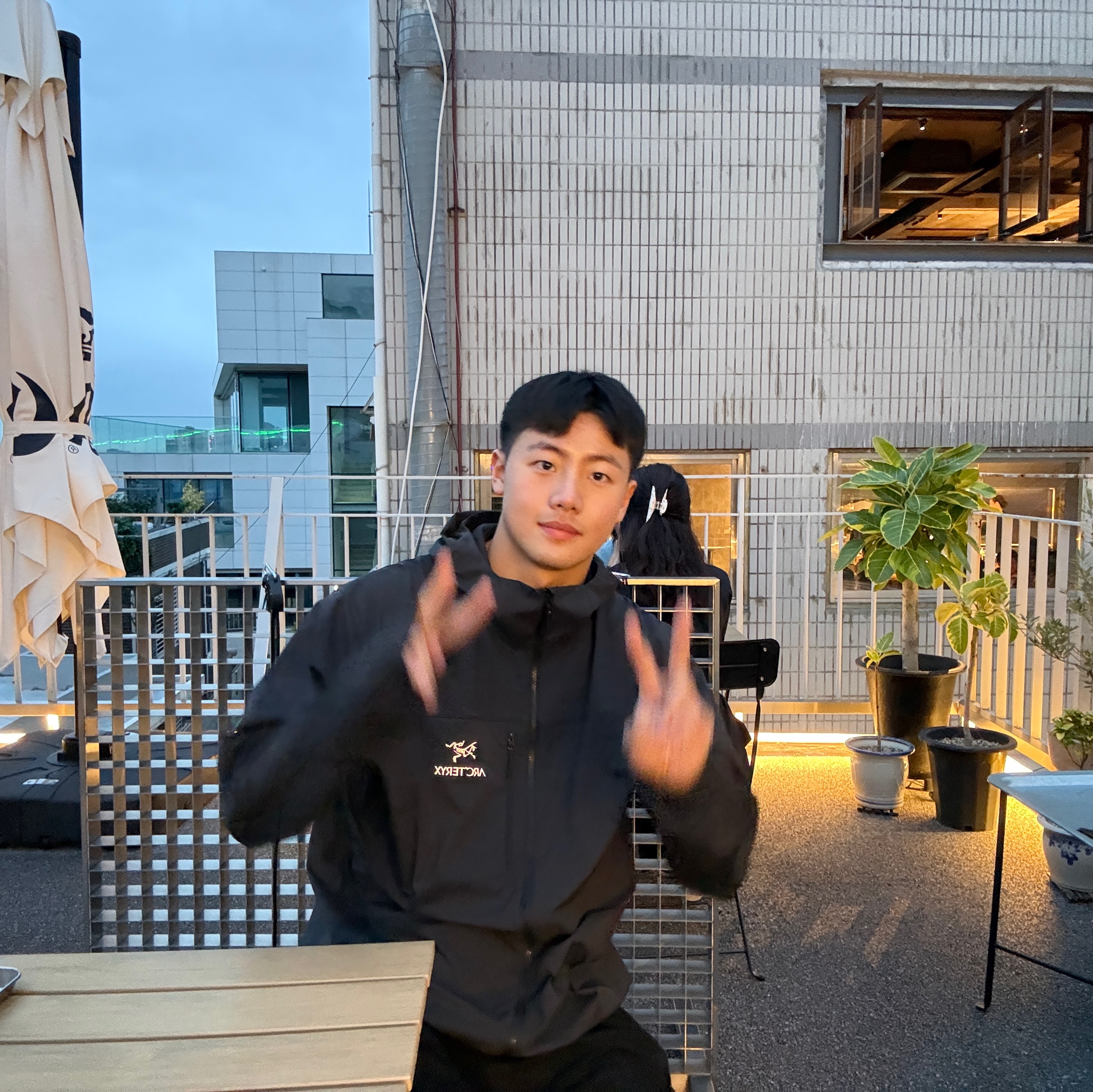 Arc'teryx Squamish Hoody Black 착용 스타일 - 1