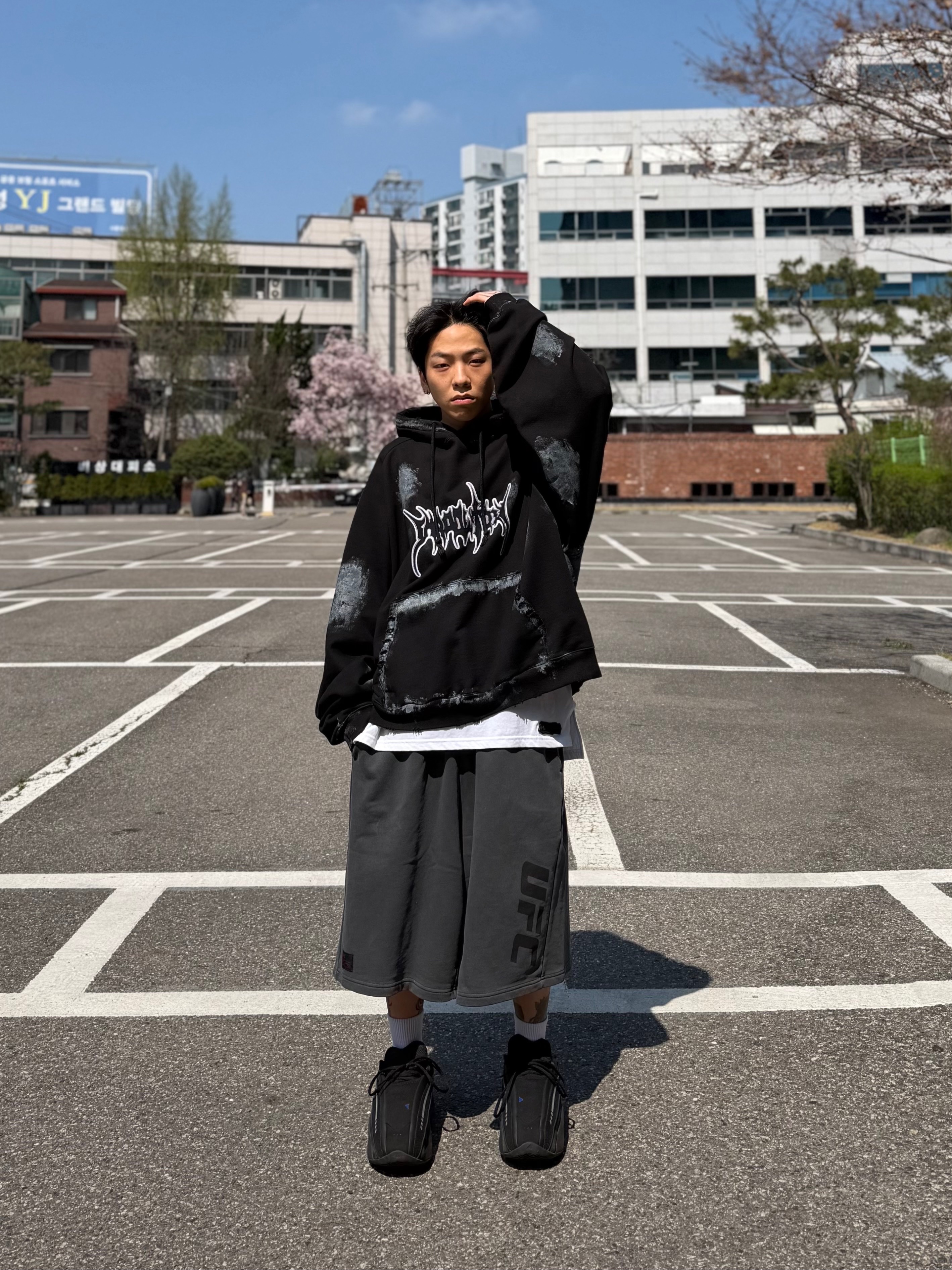 Adidas Mad IIInfinity Core Black Carbon 착용 스타일 - 1