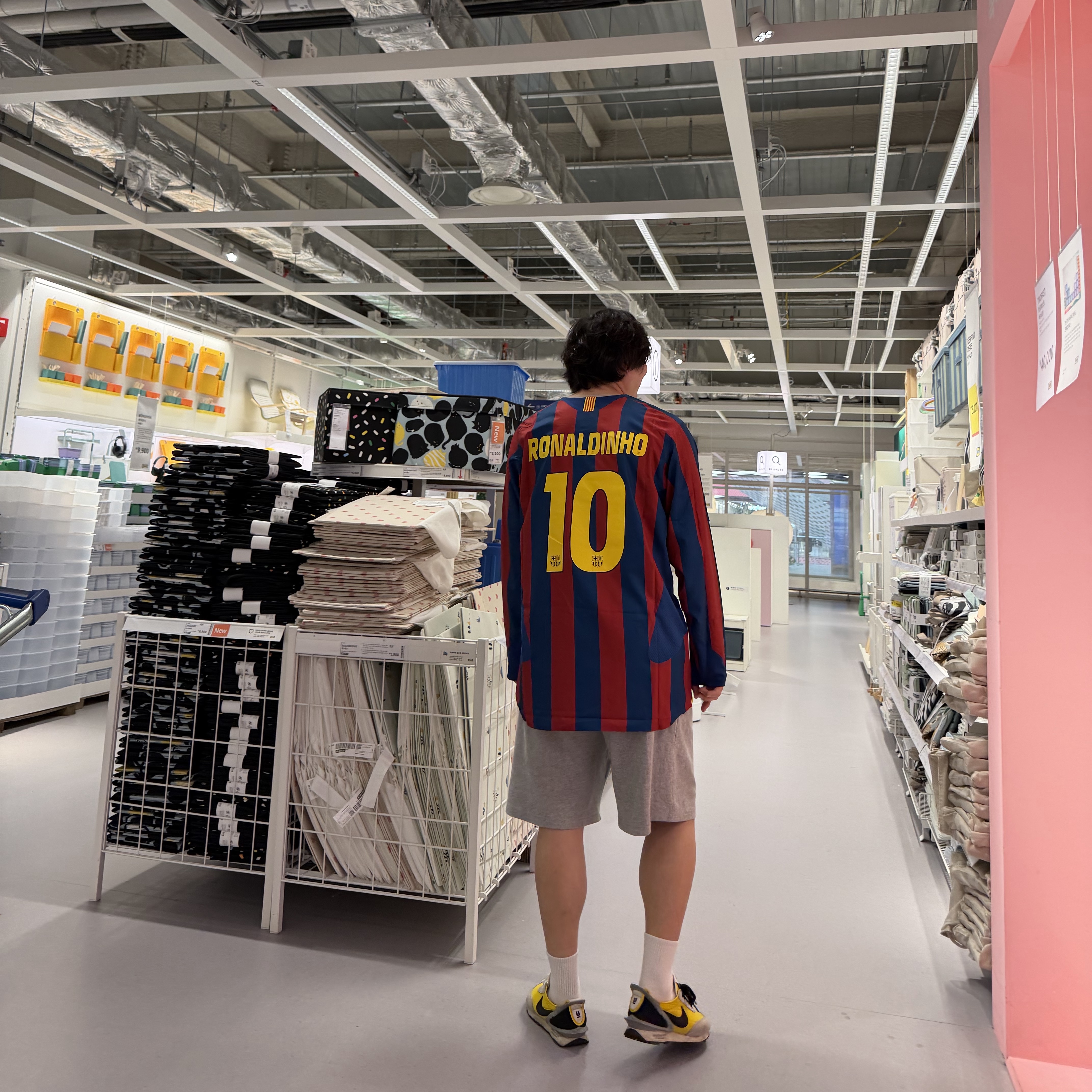 Nike Ronaldinho FC Barcelona 2005/06 Retro Soccer Replica Long-Sleeve Jersey (HQ1462-471) (Marking Ver.), Nike x Undercover Daybreak Bright Citron 착용 스타일
