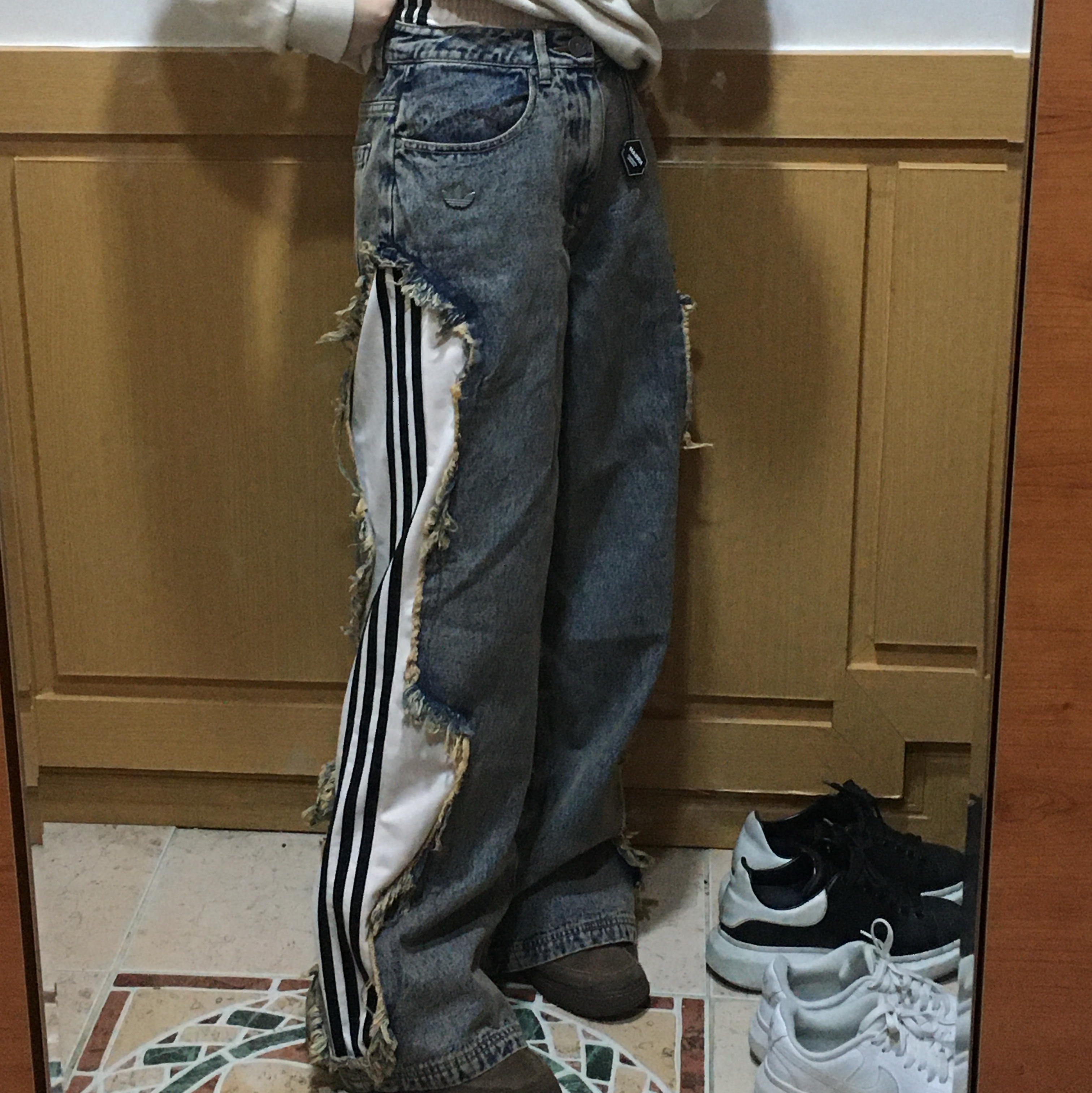 (W) Adidas Adilenium 5.0 Deconstructed Denim Pants Chalky Brown - KR Sizing 착용 스타일 - 2