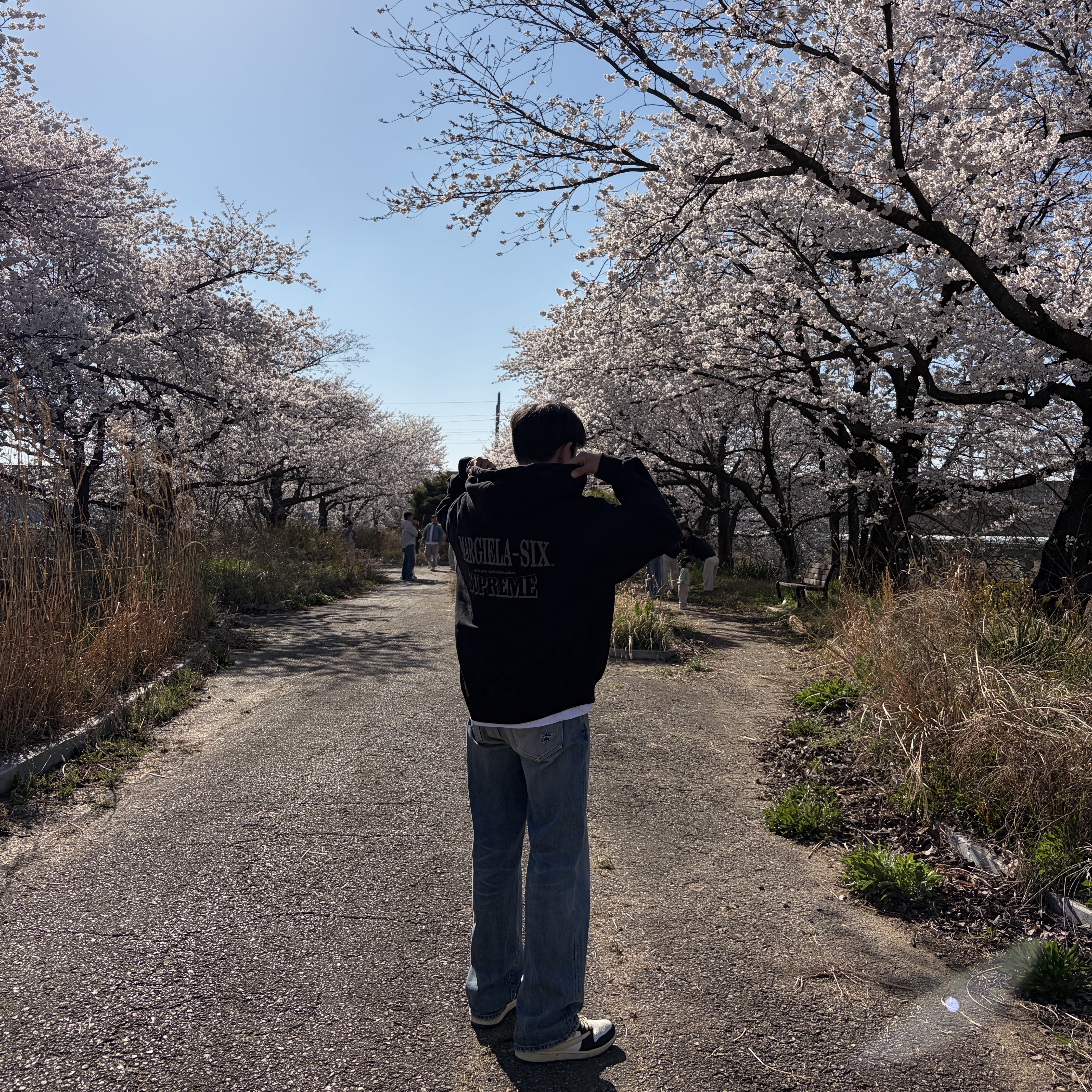 Supreme x MM6 Maison Margiela Eagle Zip Up Hooded Sweatshirt Black - 26SS, Jordan 1 x Travis Scott x Fragment Retro Low OG SP Military Blue 착용 스타일 - 2