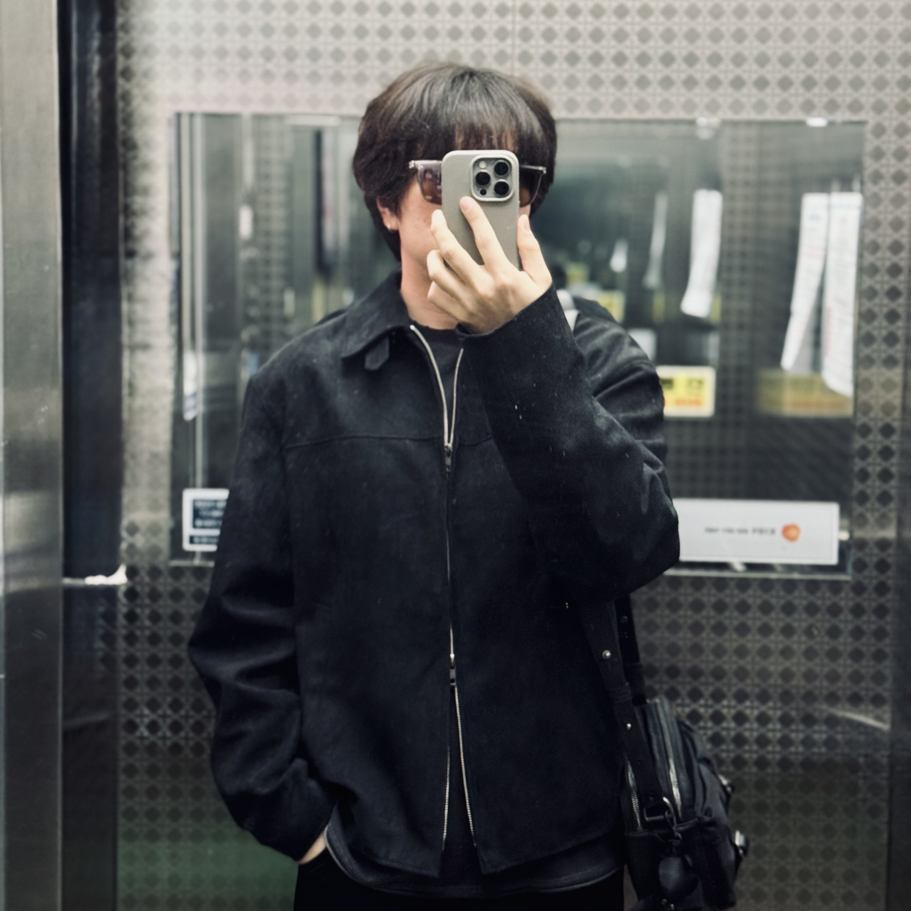 24/7 series Suede Crop Jacket Black 착용 스타일 - 2