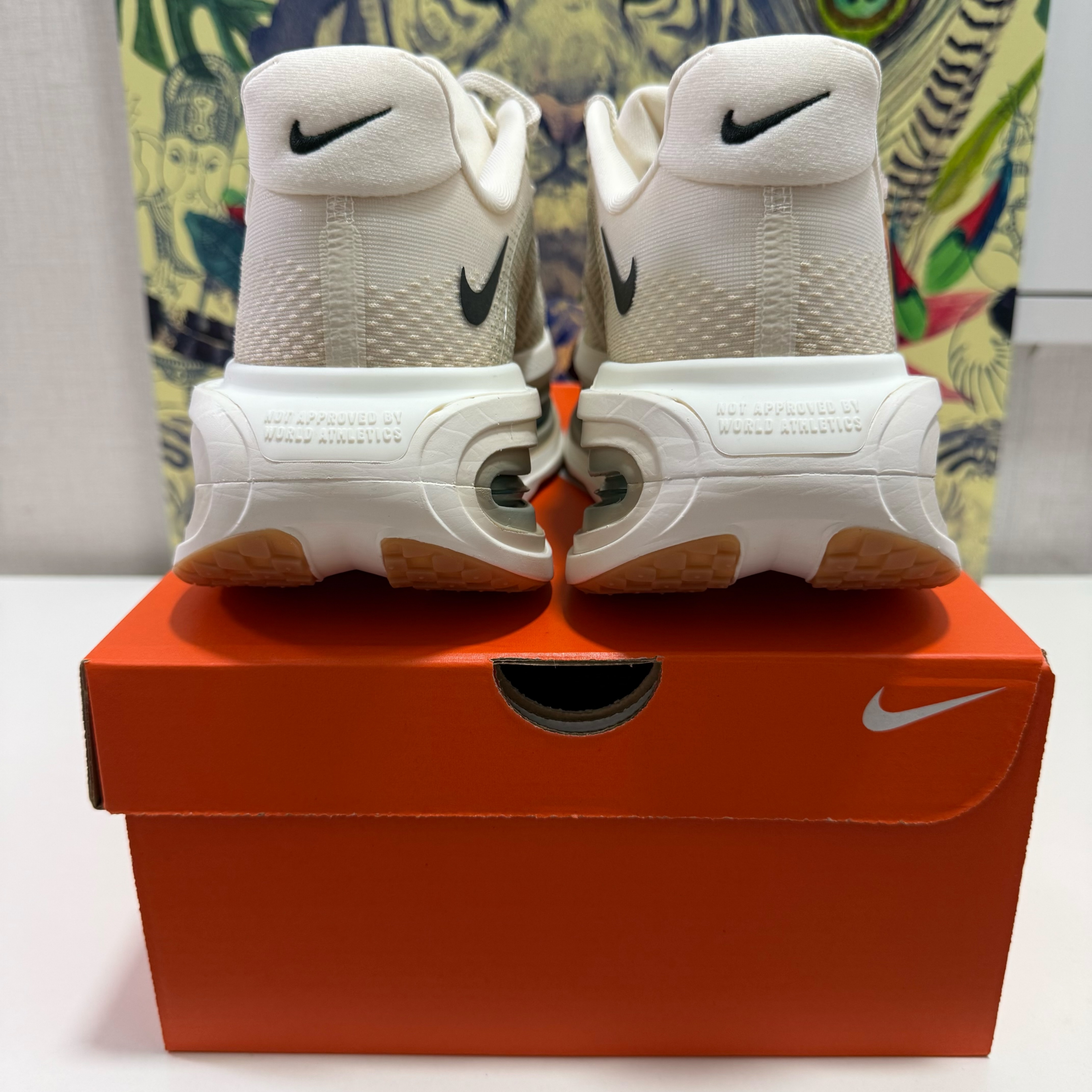 Nike Vomero Premium Pale Ivory Sand Drift, Nike x Stussy Air Zoom Spiridon Cage 2 Fossil 착용 스타일 - 3