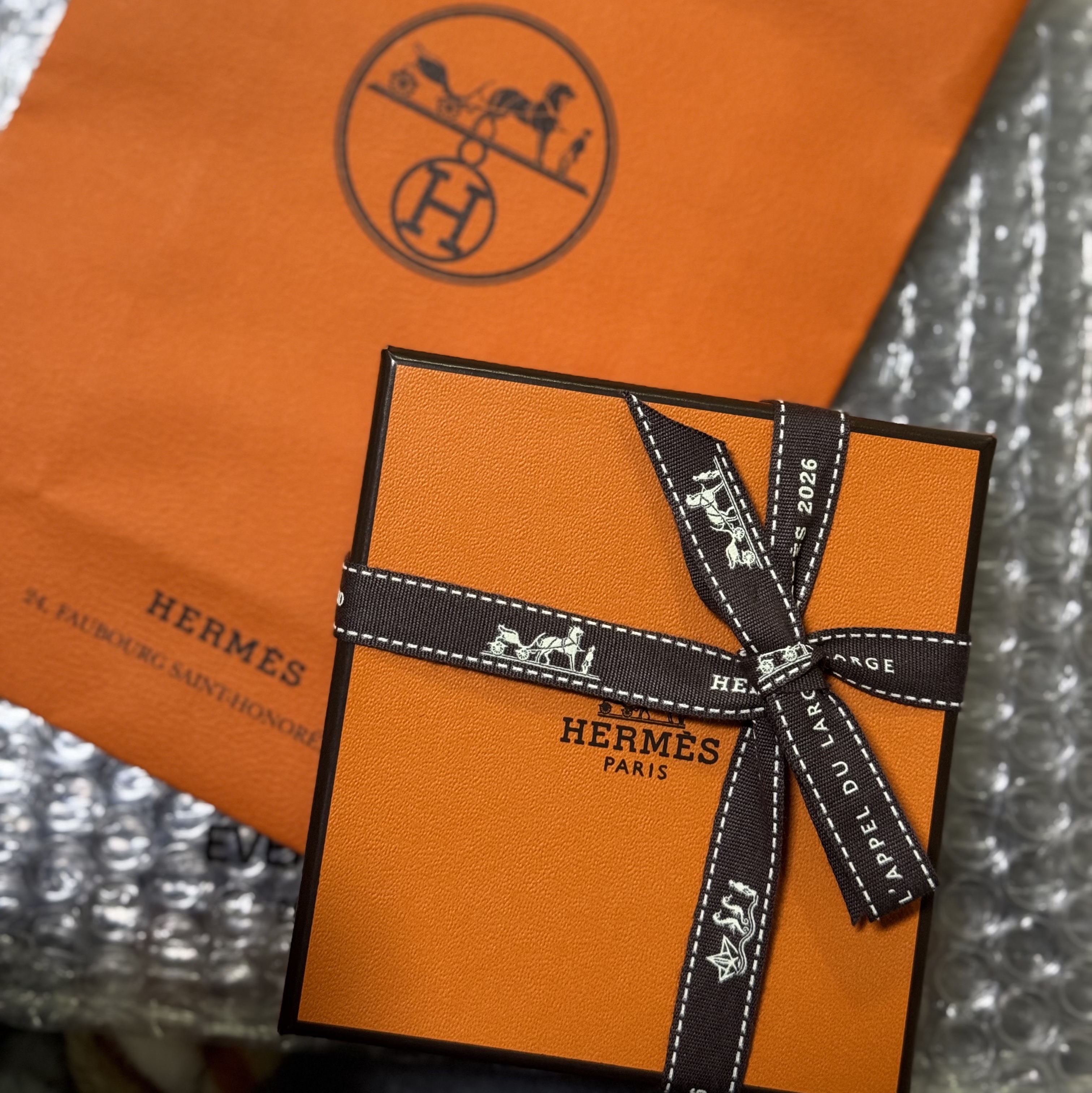 (W) Hermes Mini Pop H Pendant Rose Gold & Marron Glace 착용 스타일 - 2