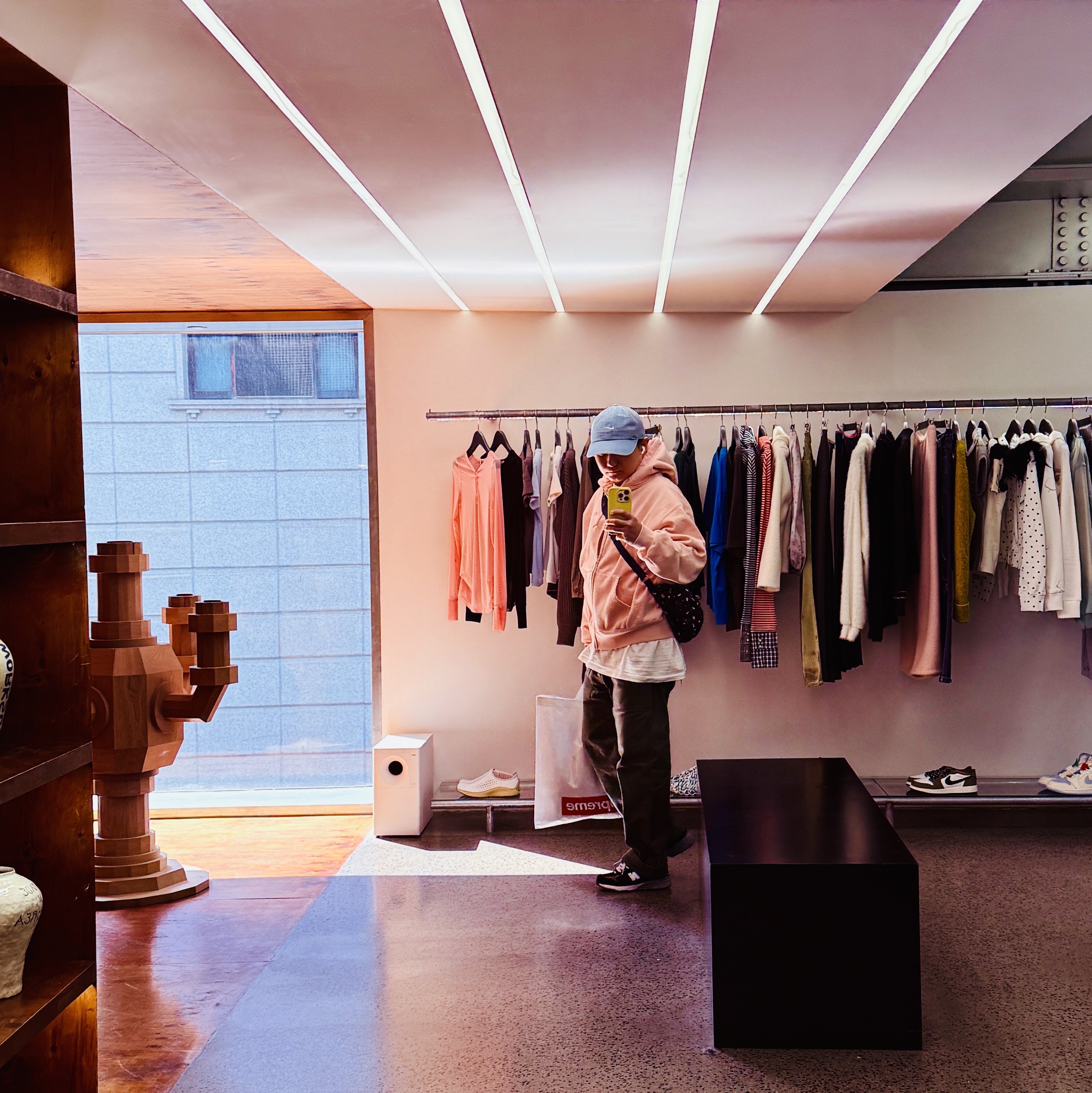 Supreme Small Box Zip Up Hooded Sweatshirt Light Pink - 26SS, (W) New Balance 993 Made in USA Black - B Standard 착용 스타일 - 1