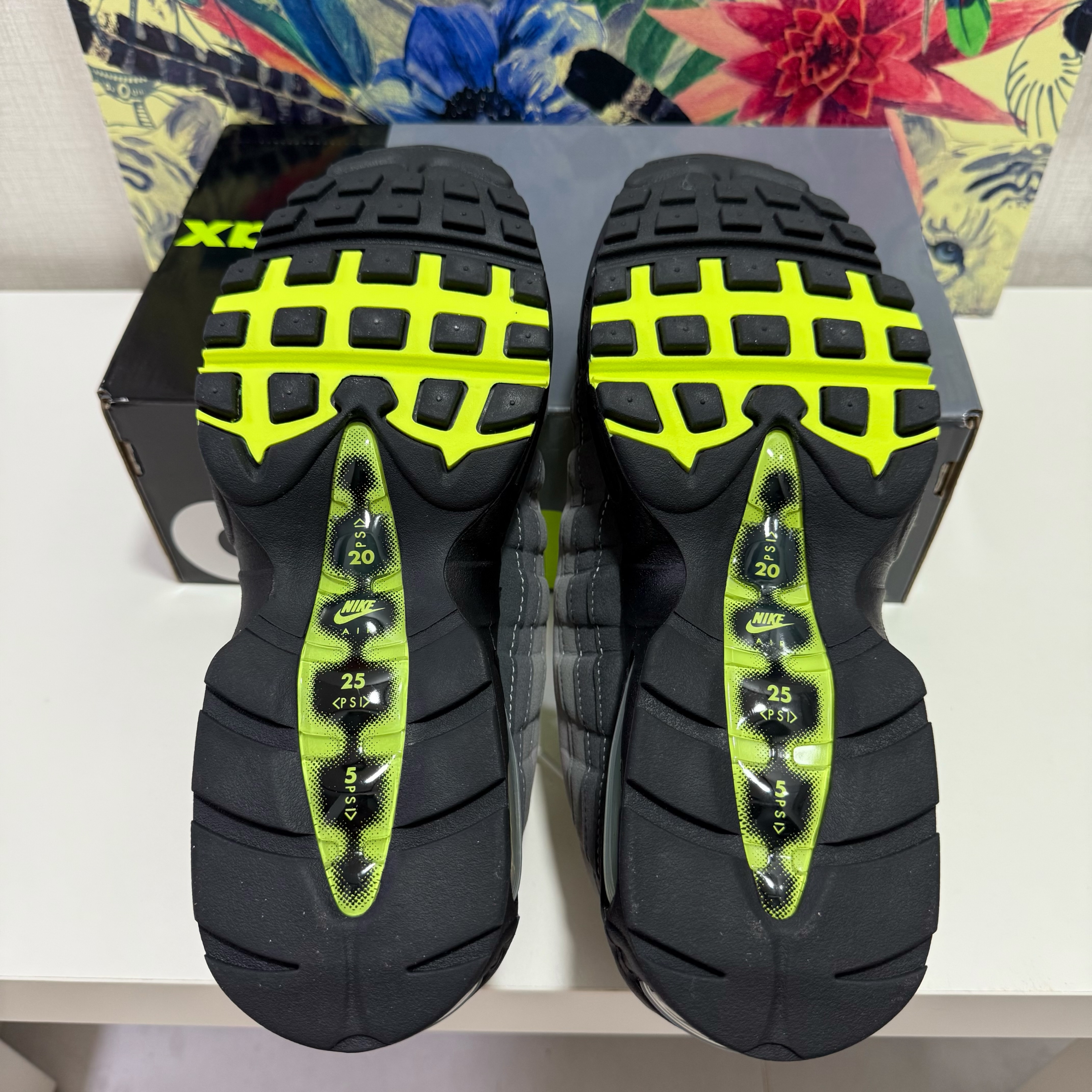 Nike Air Max 95 OG Neon 착용 스타일 - 4