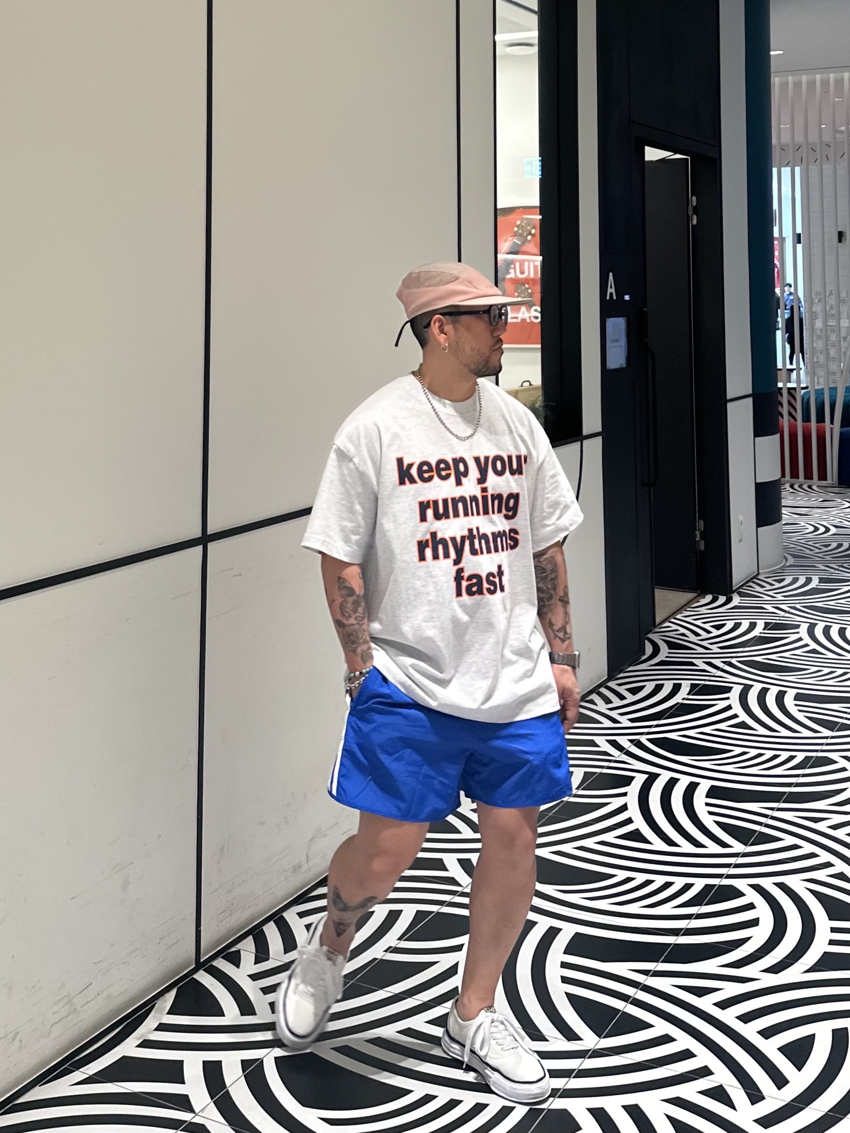 Maison Mihara Yasuhiro Baker OG Sole Canvas Low Cut Sneakers White, Adidas Adicolor Classic Sprinter Shorts Semi Lucid Blue 착용 스타일 - 2