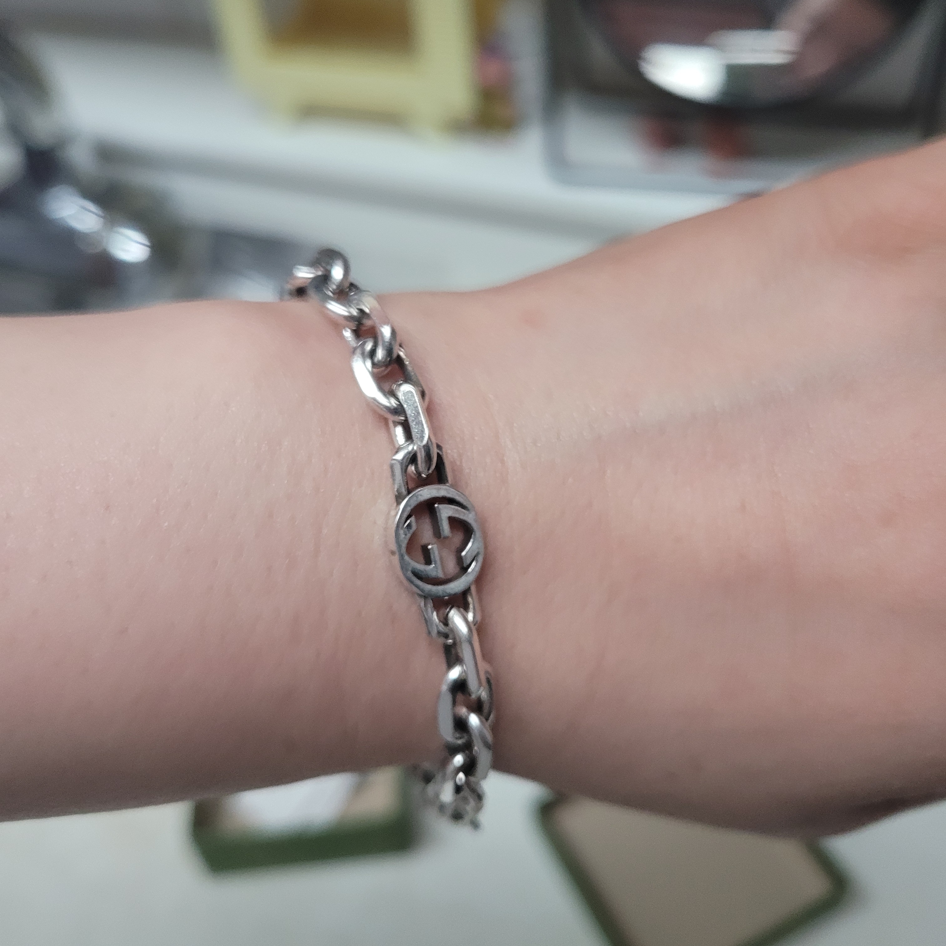 Gucci Interlocking G Bracelet Silver 착용 스타일