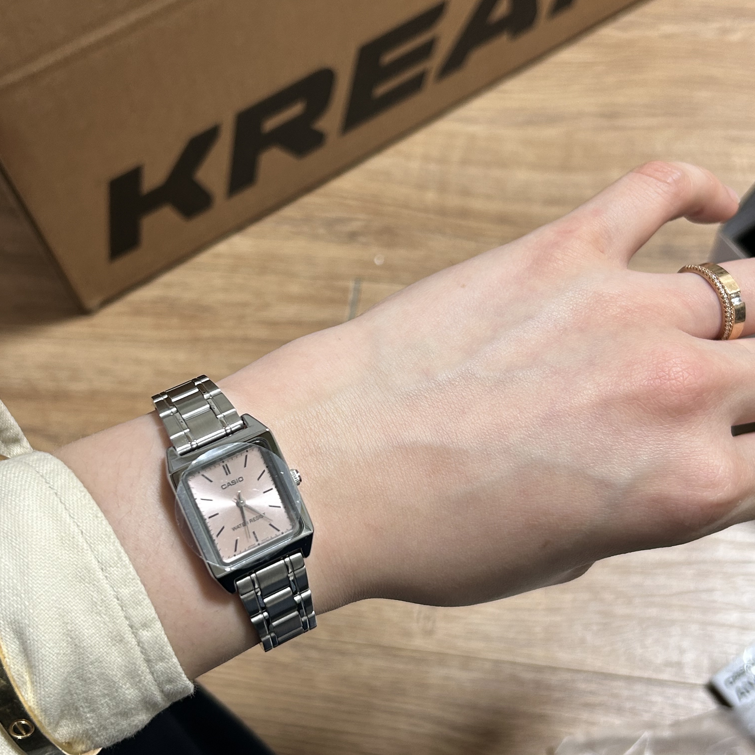 Casio LTP-V007D-4E 착용 스타일
