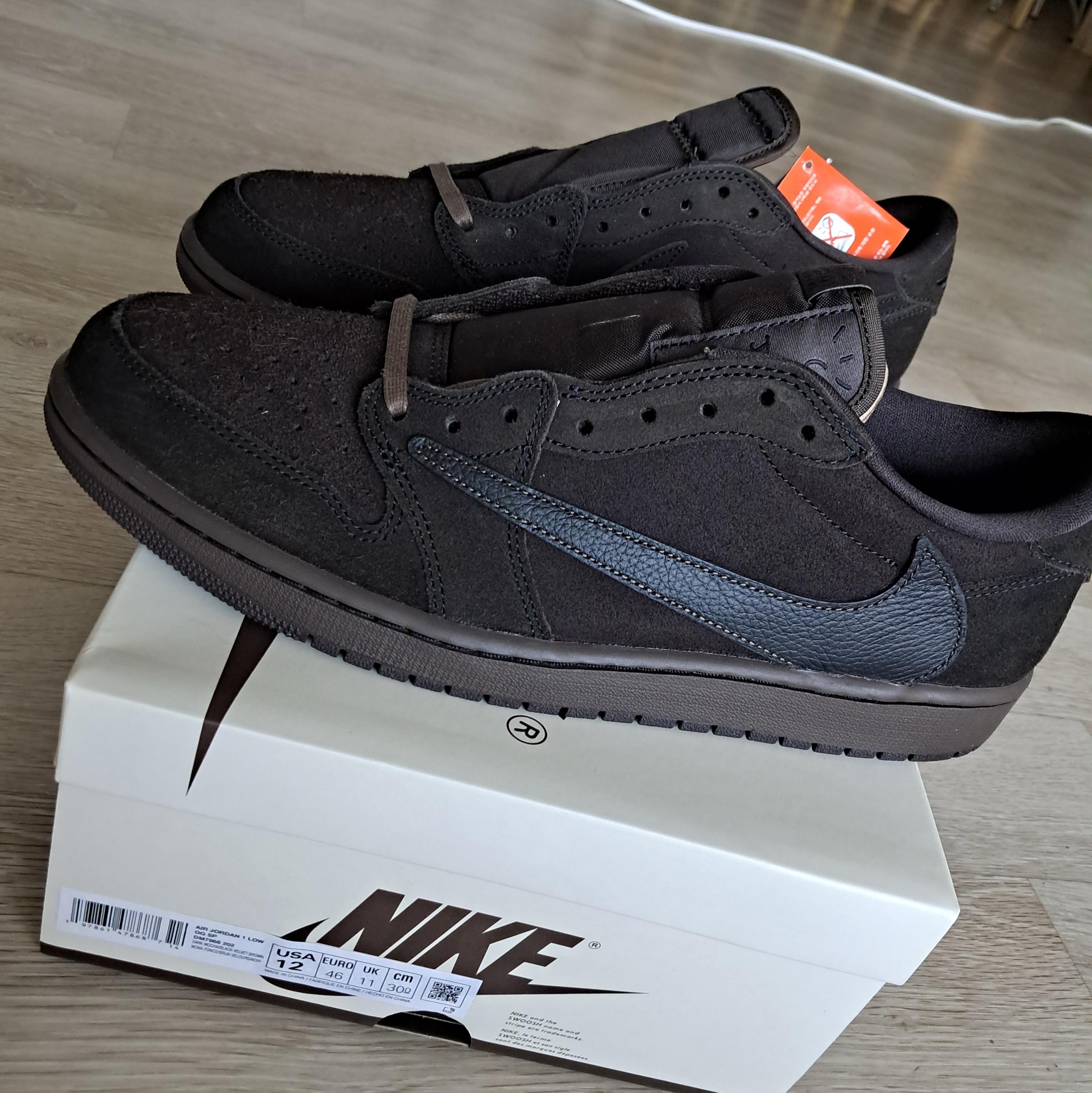 Jordan 1 x Travis Scott Retro Low OG SP Velvet Brown and Dark Mocha 착용 스타일