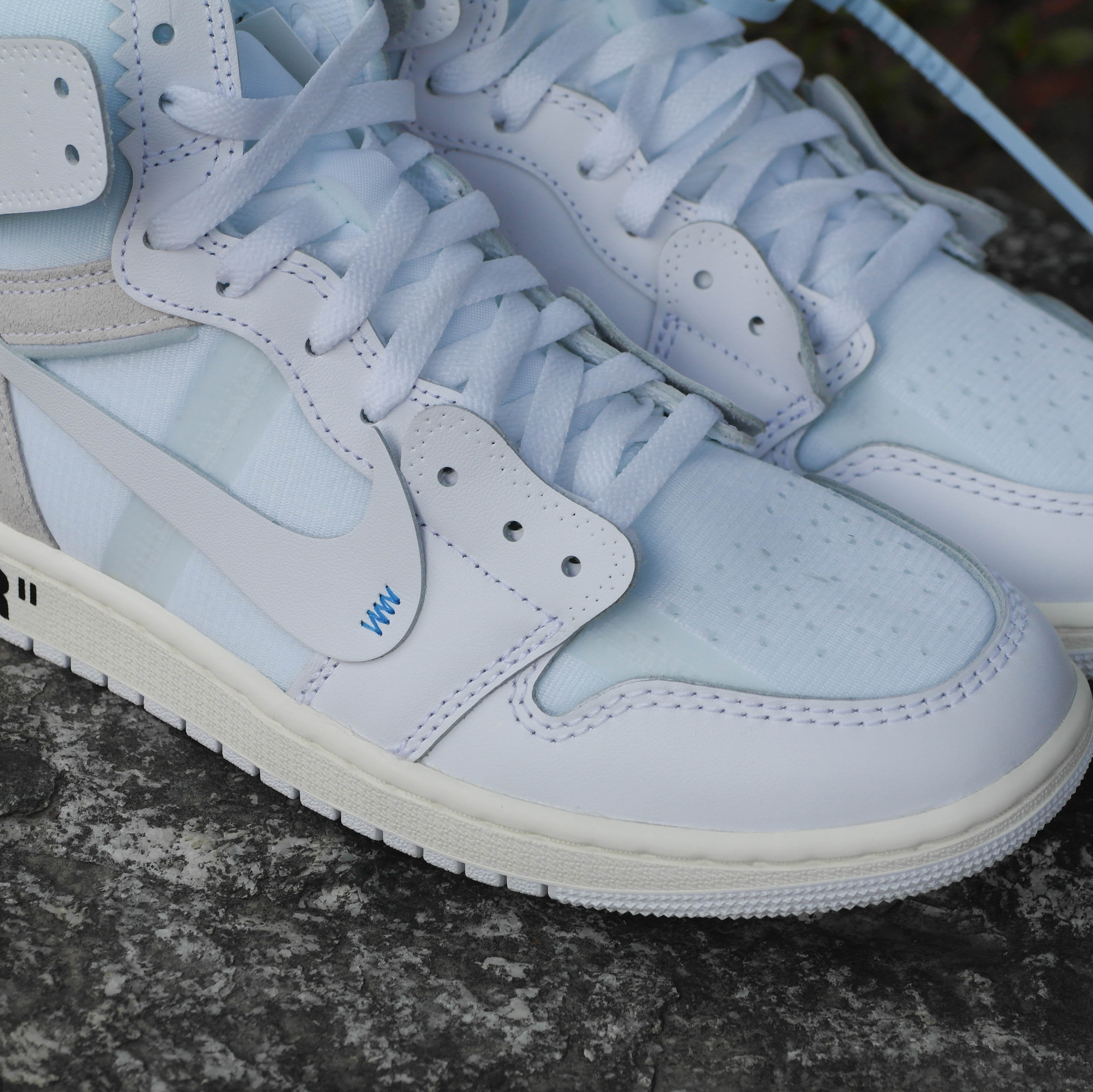 Jordan 1 x Virgil Abloh Archive Retro High Alaska White 착용 스타일 - 5