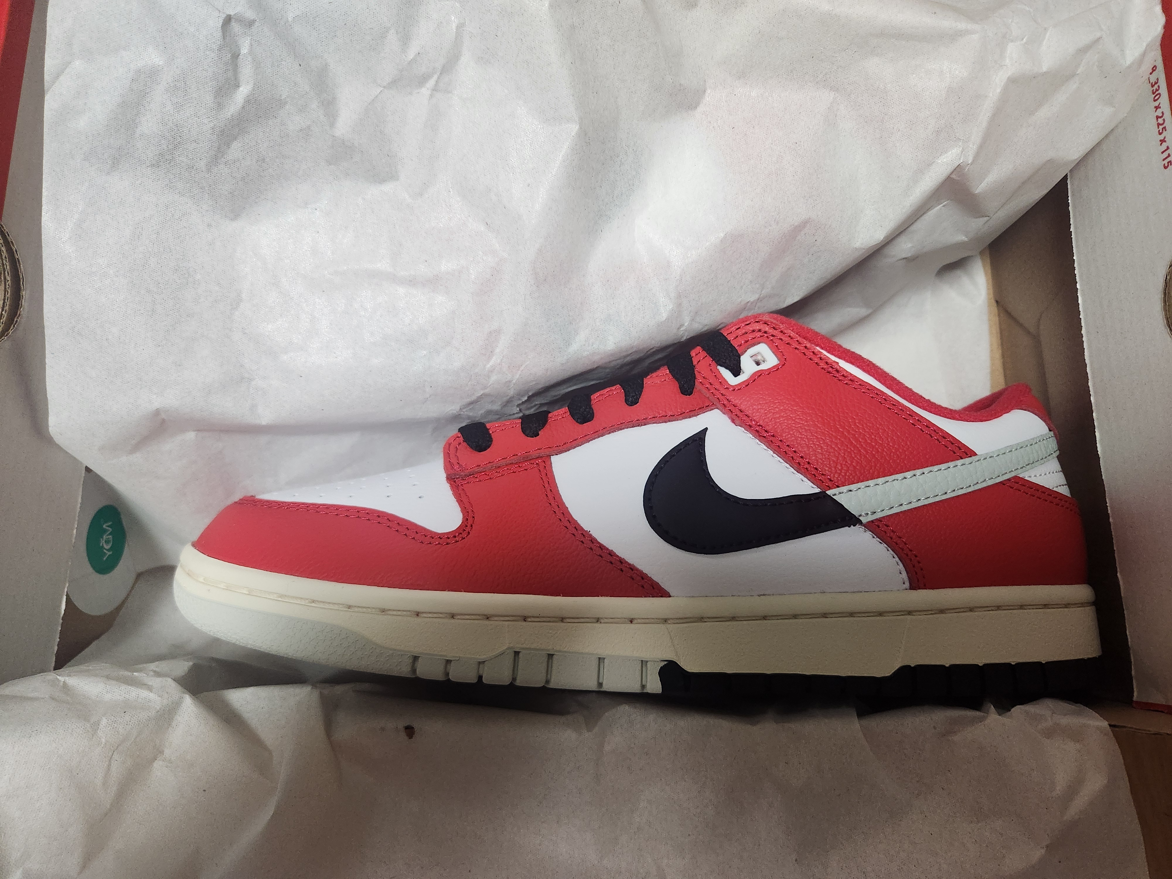 Nike Dunk Low Retro PRM University Red Black 착용 스타일