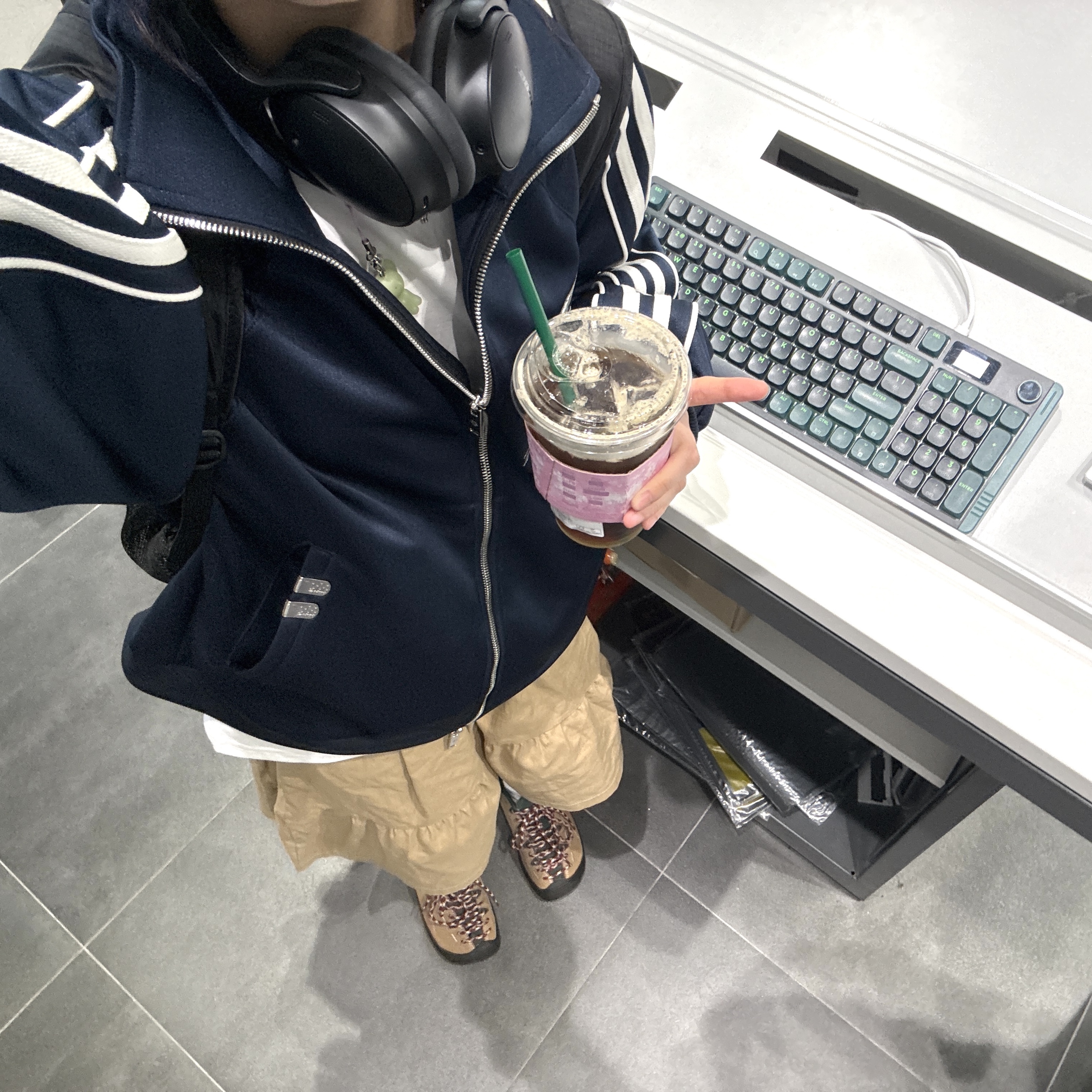 PACOSPLY Falling Angel Sports Jacket Navy, (W) Keen Jasper Sneakers Bright Brown 착용 스타일