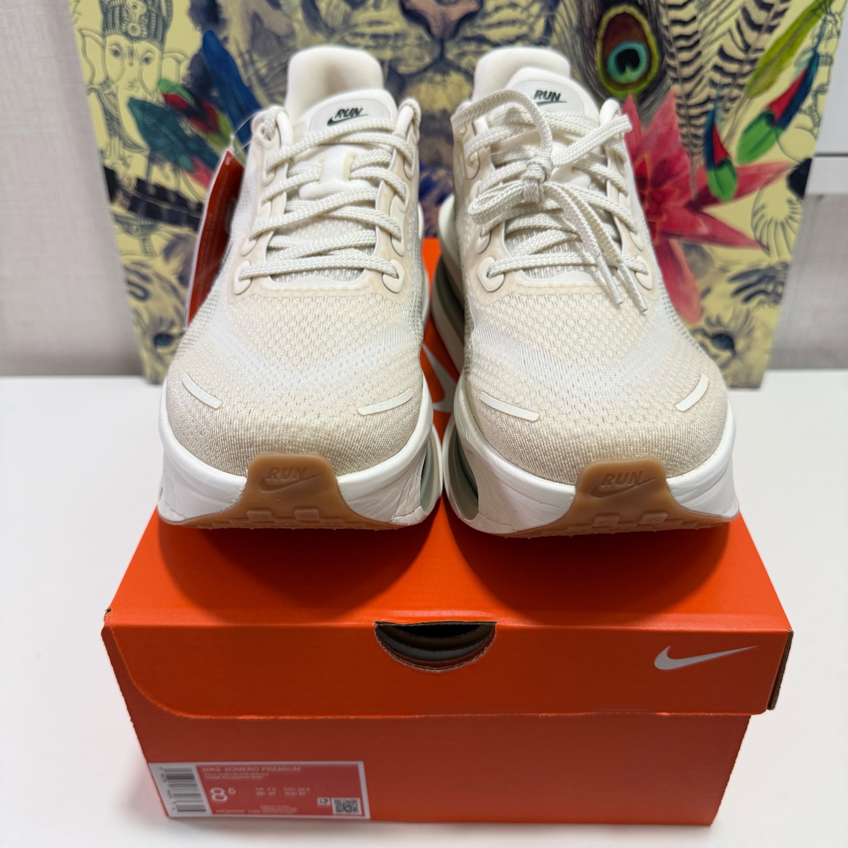 Nike Vomero Premium Pale Ivory Sand Drift, Nike x Stussy Air Zoom Spiridon Cage 2 Fossil 착용 스타일 - 2