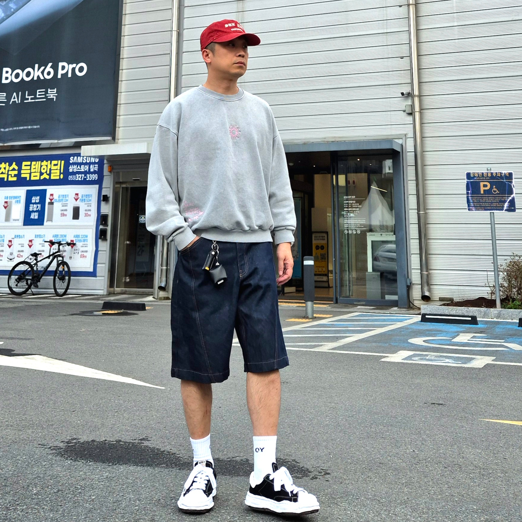Maison Mihara Yasuhiro Blakey OG Sole Canvas Low-top Sneakers Black White, Sunday Ceremony Vintage Washed 5 Panel Cotton Cap - Red 착용 스타일 - 4