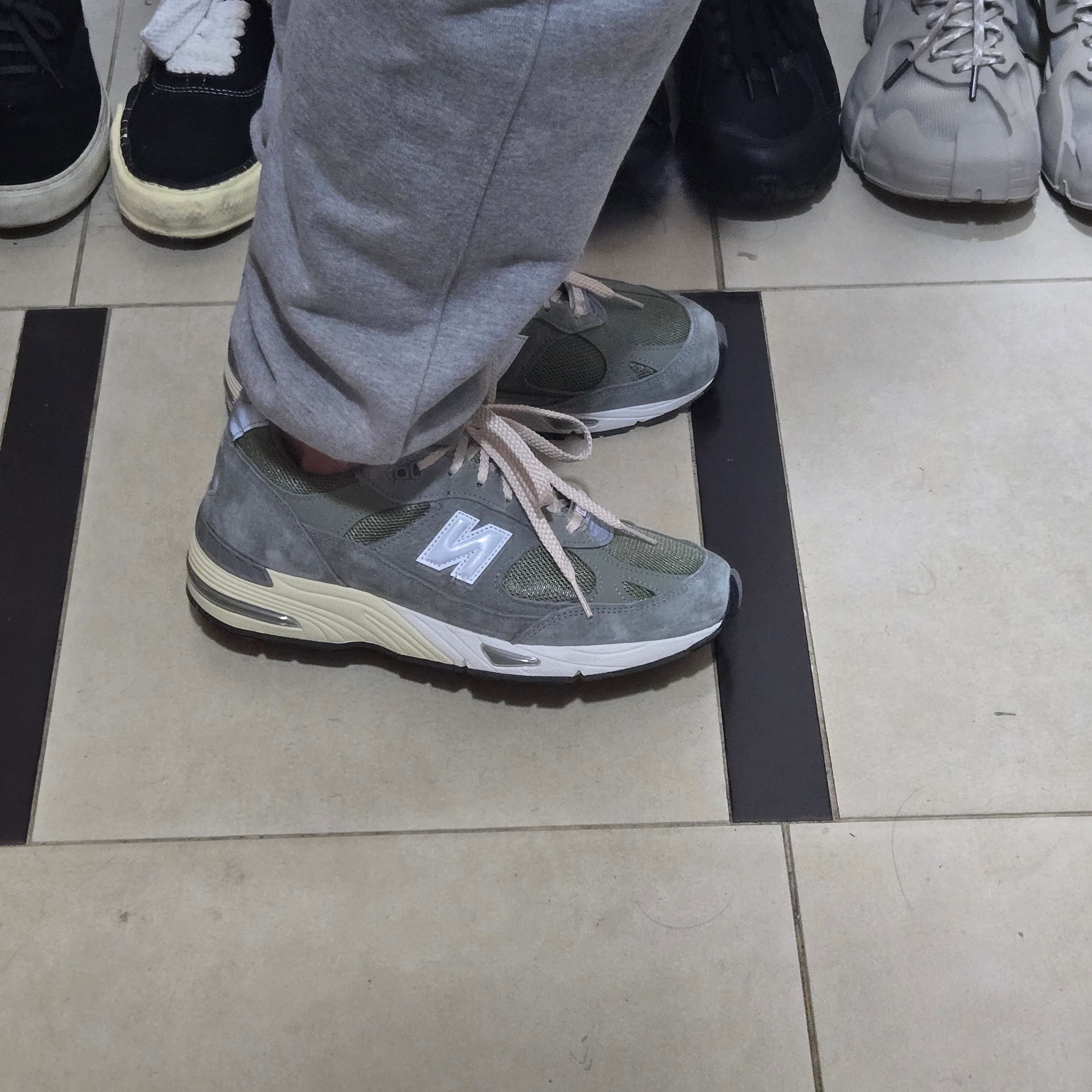New Balance x Kith 991v1 Made in UK Vetiver 착용 스타일 - 1