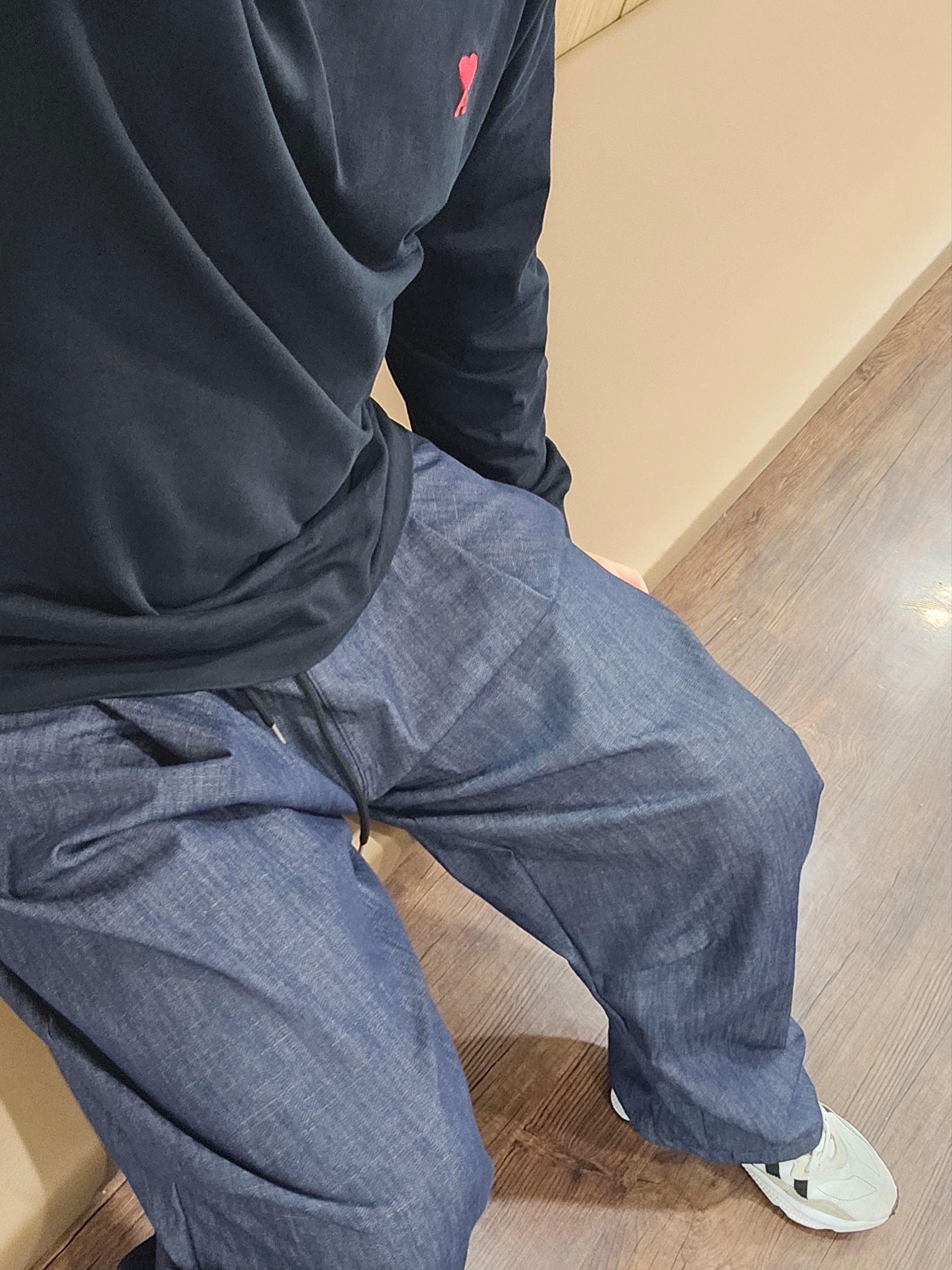 AMI de Coeur LS T-Shirt Black 착용 스타일