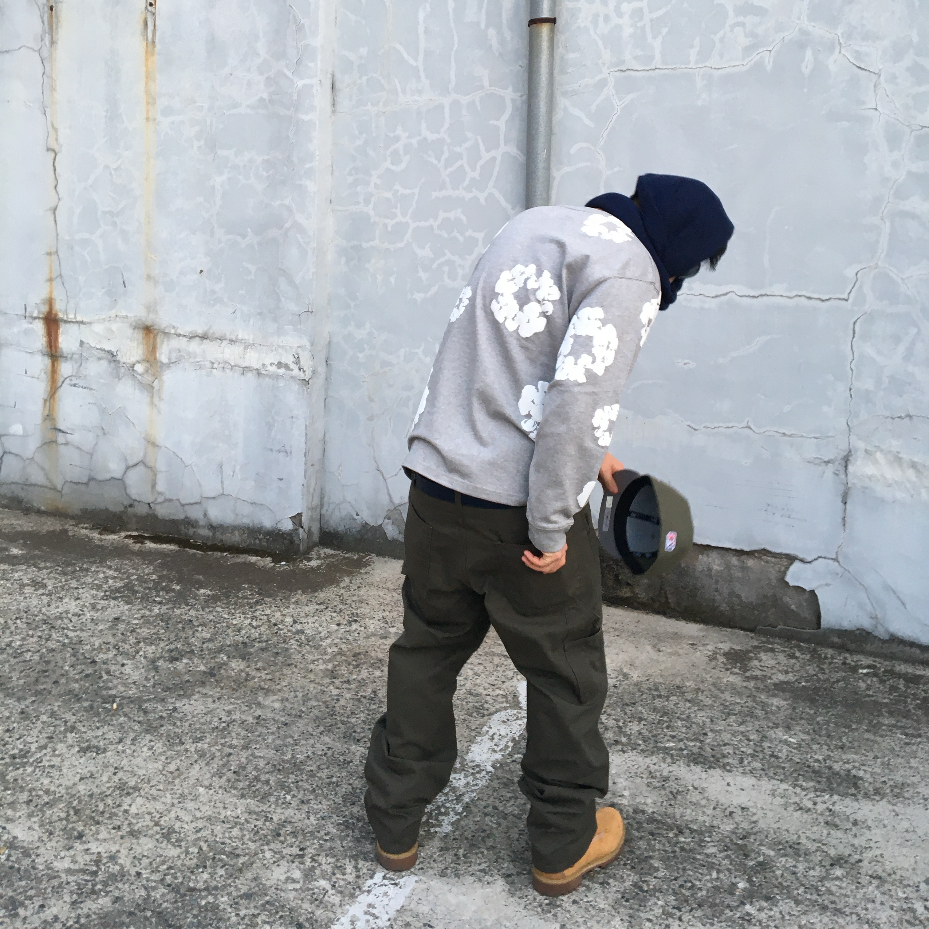 Denim Tears Long Sleeve Cotton Wreath T-Shirt Grey 착용 스타일 - 4