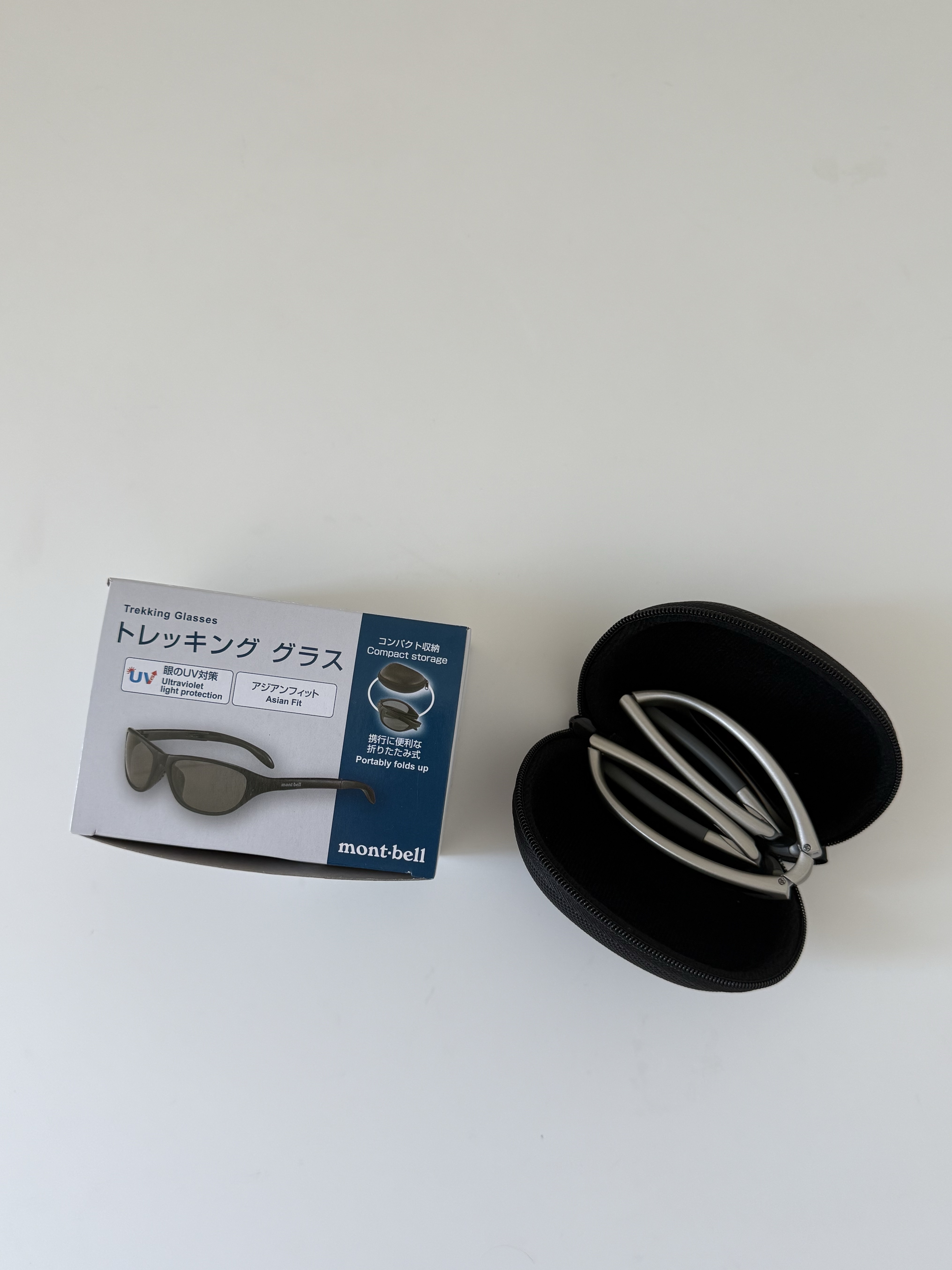 Montbell Trekking Glasses Silver Metallic Light Grey 착용 스타일