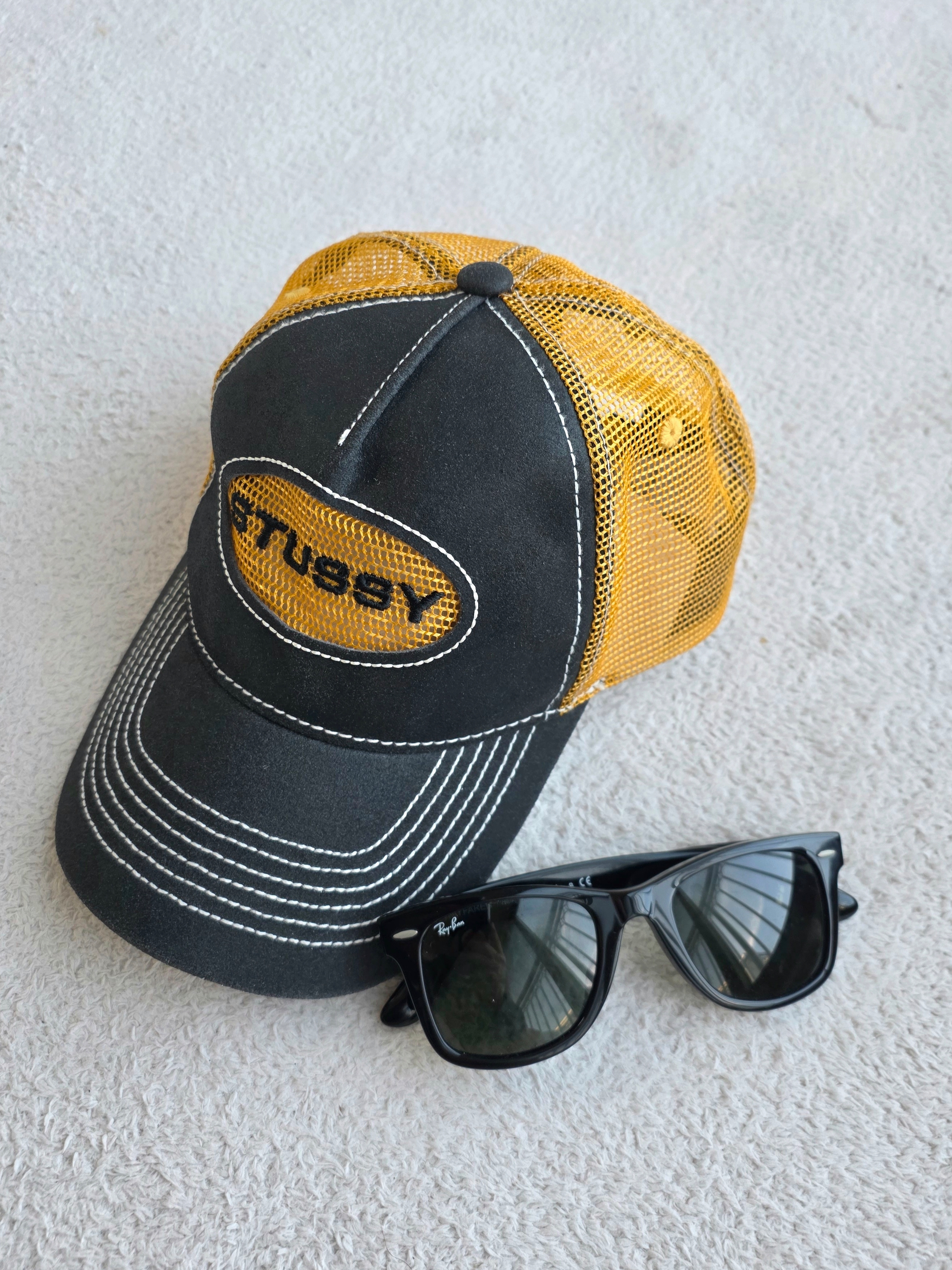 Stussy Low Pro Trucker Cut-Out Leather Snapback Honey, Ray-Ban RB4391D Polished Black Frame Dark Green Classic Fit 착용 스타일