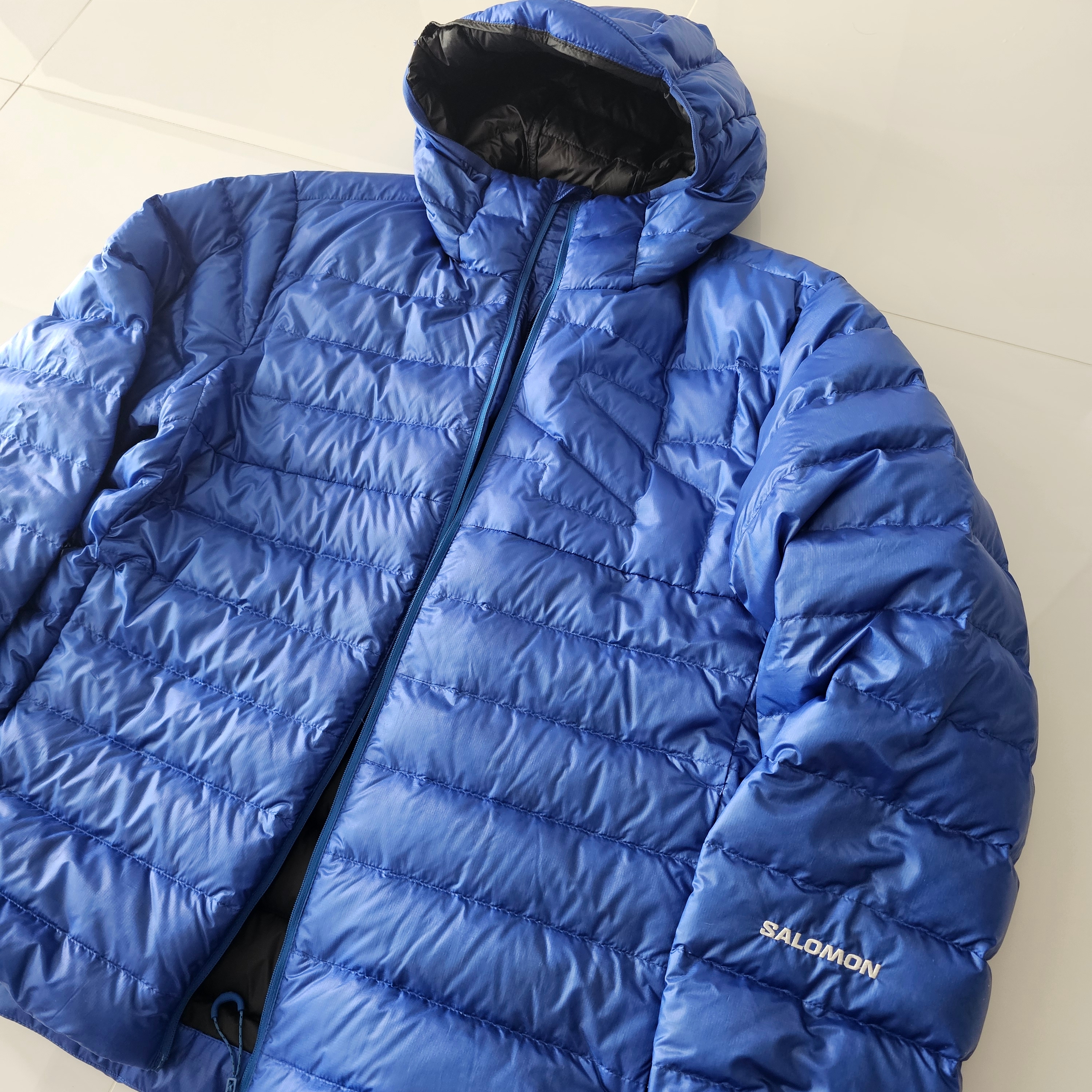 (W) Salomon X Fuse Packable Lightweight Hooded Down Jacket Royal Blue 착용 스타일