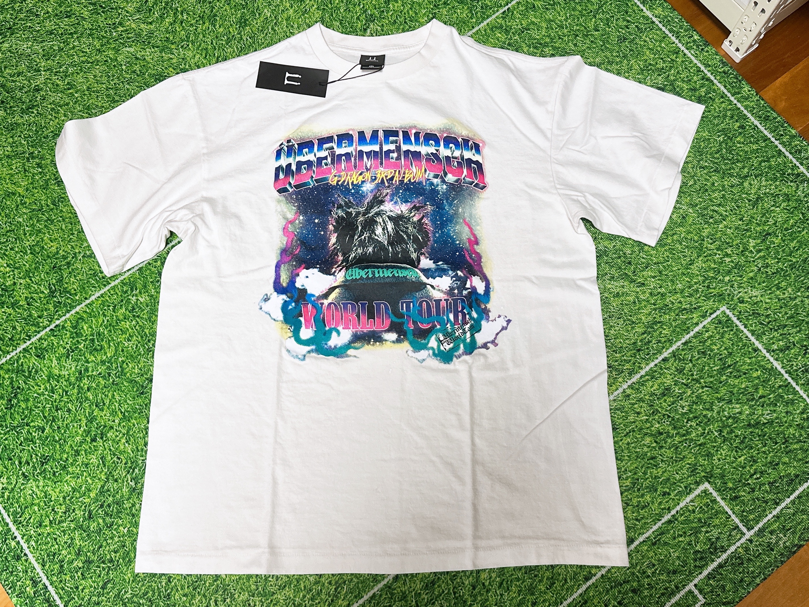 G-DRAGON Ubermensch World Tour T-Shirt White 착용 스타일
