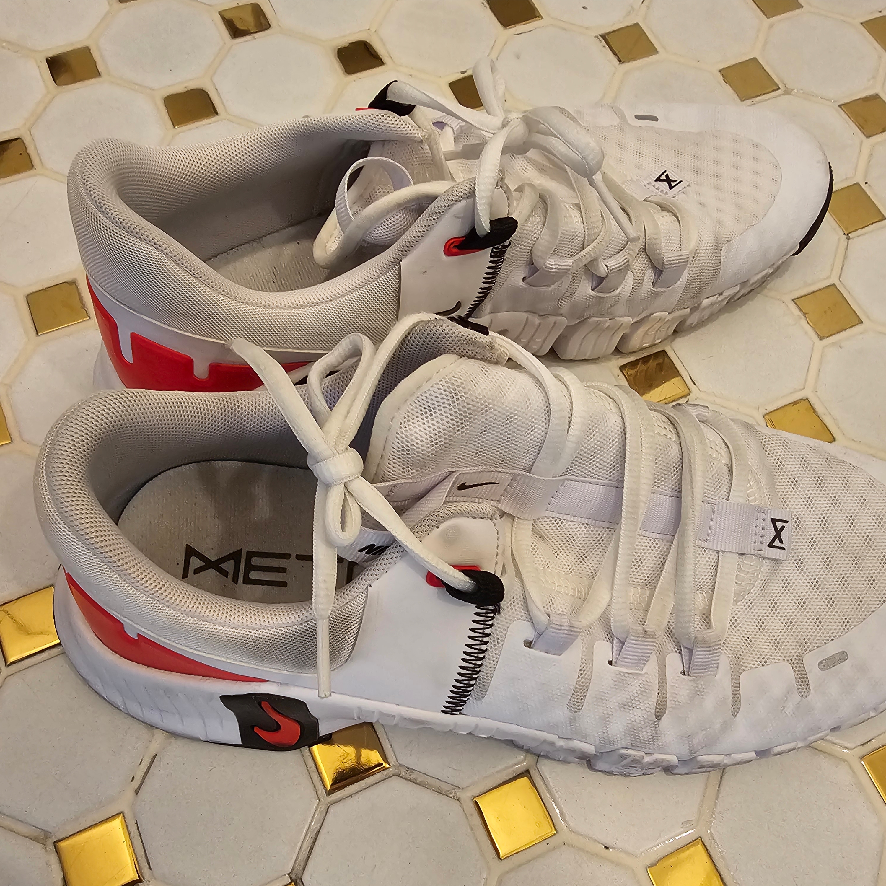 Nike Free Metcon 5 White Bright Crimson 착용 스타일