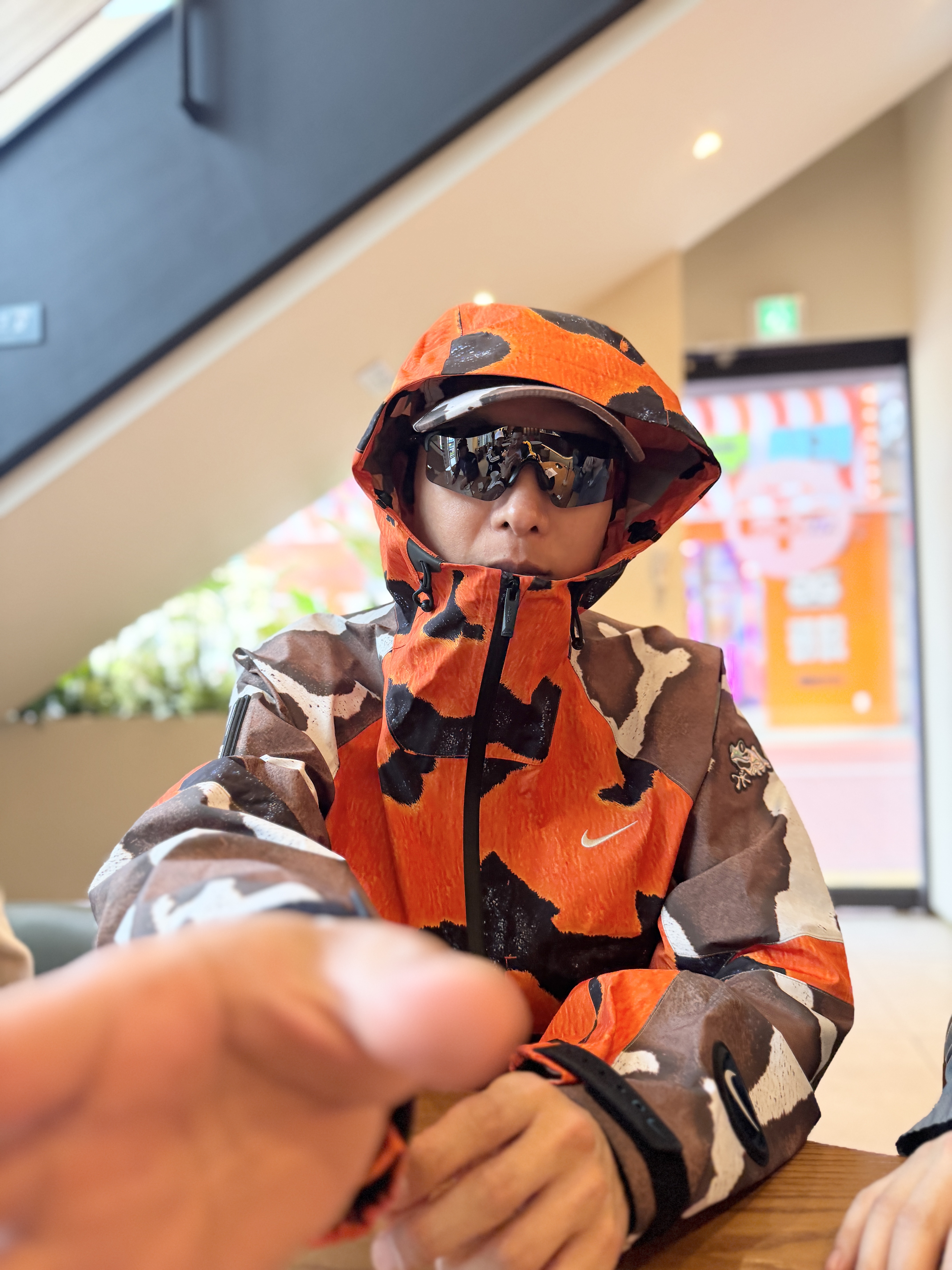 Nike x Drake Nocta Opal SSC Deep Cover Hat Safety Orange, Nike x Drake Nocta Opal Deep Cover Gore-Tex Jacket Safety Orange (FZ3253-819) 착용 스타일 - 2