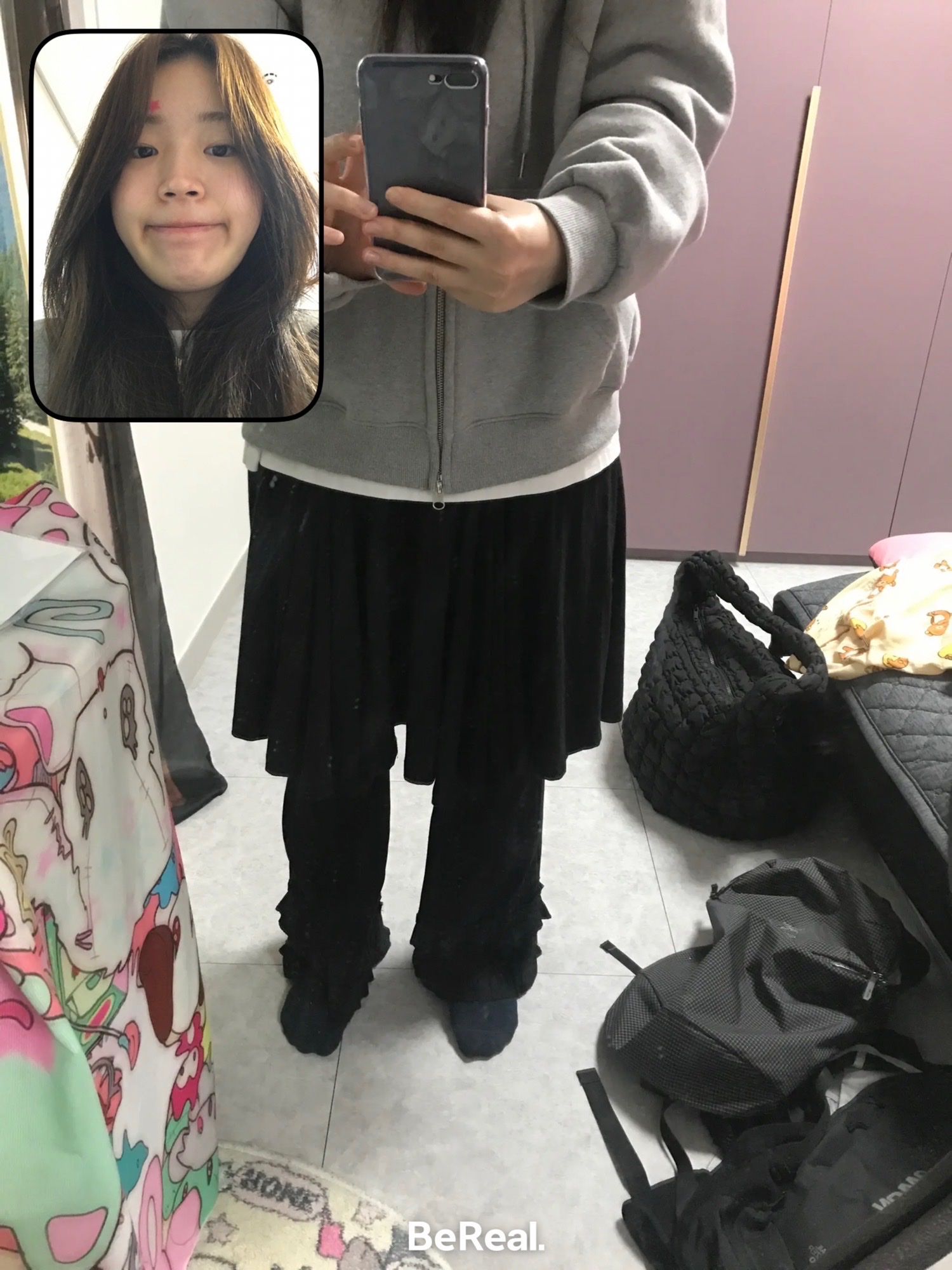 Yegg Wing Hoodie Gray 착용 스타일