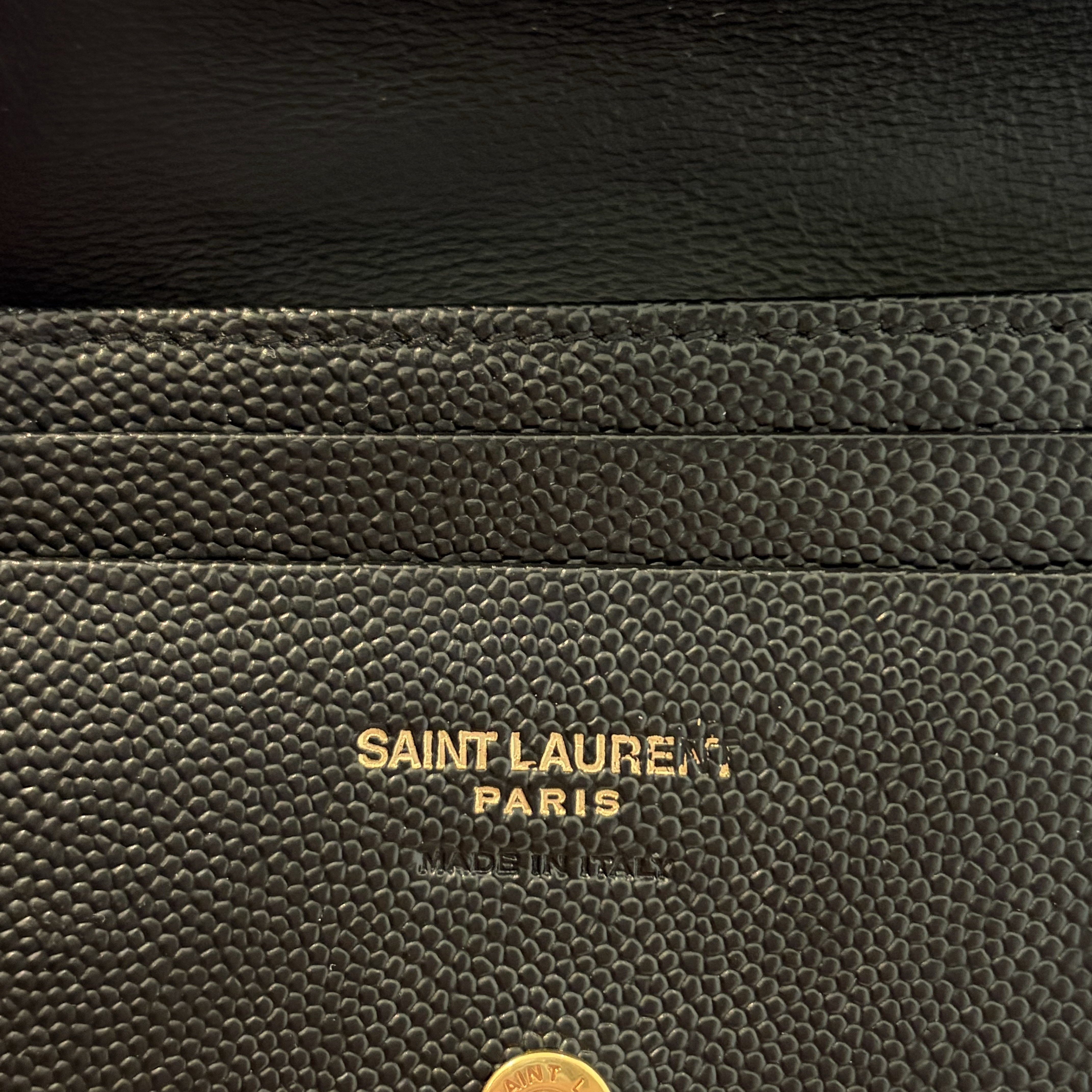 Saint Laurent Gold Monogram Card Case in Grain de Poudre Embossed Leather Black 착용 스타일 - 1