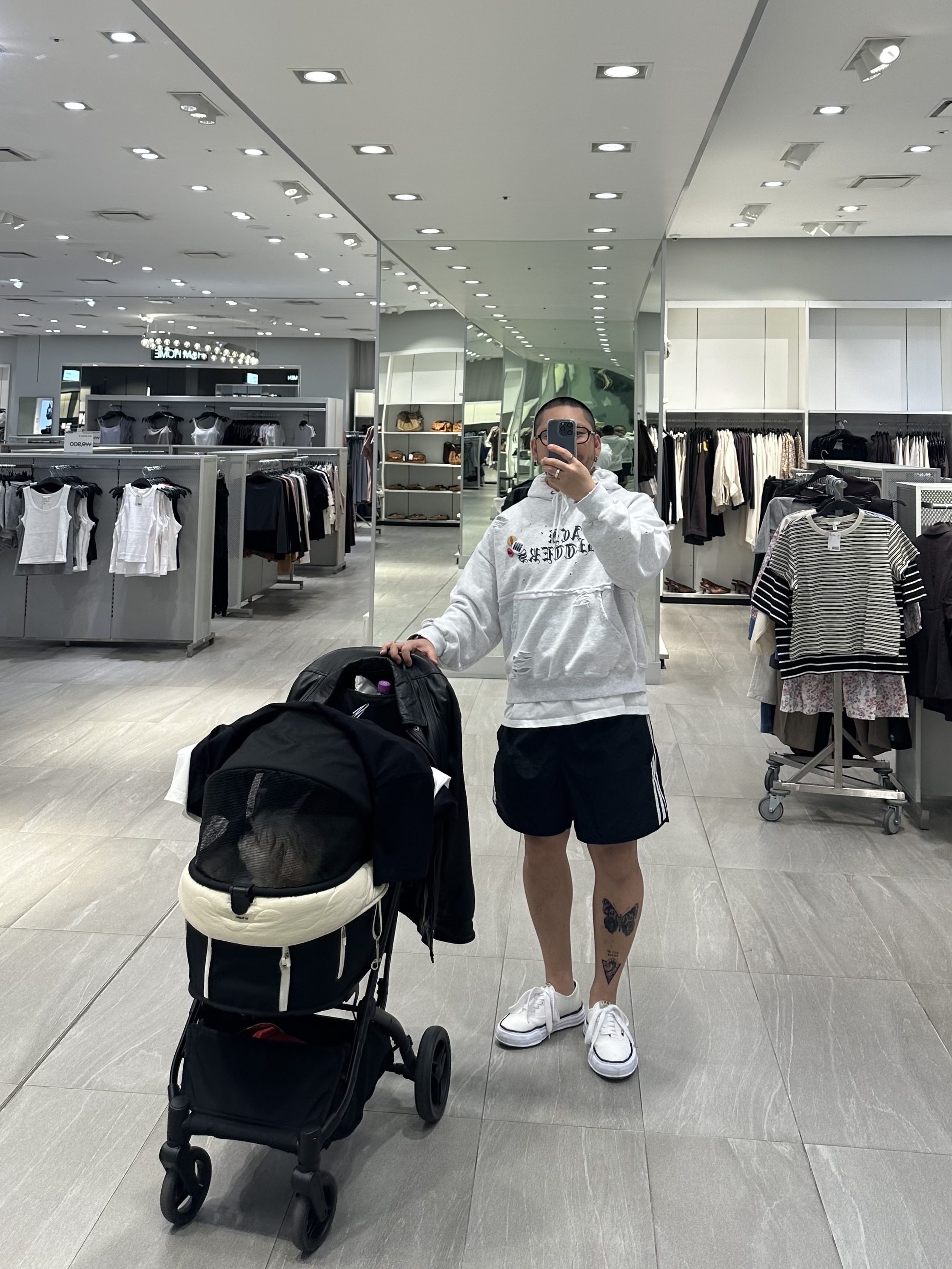 Maison Mihara Yasuhiro Baker OG Sole Canvas Low Cut Sneakers White, Adidas Adicolor Classic Sprinter Shorts Black - KR Sizing 착용 스타일 - 5