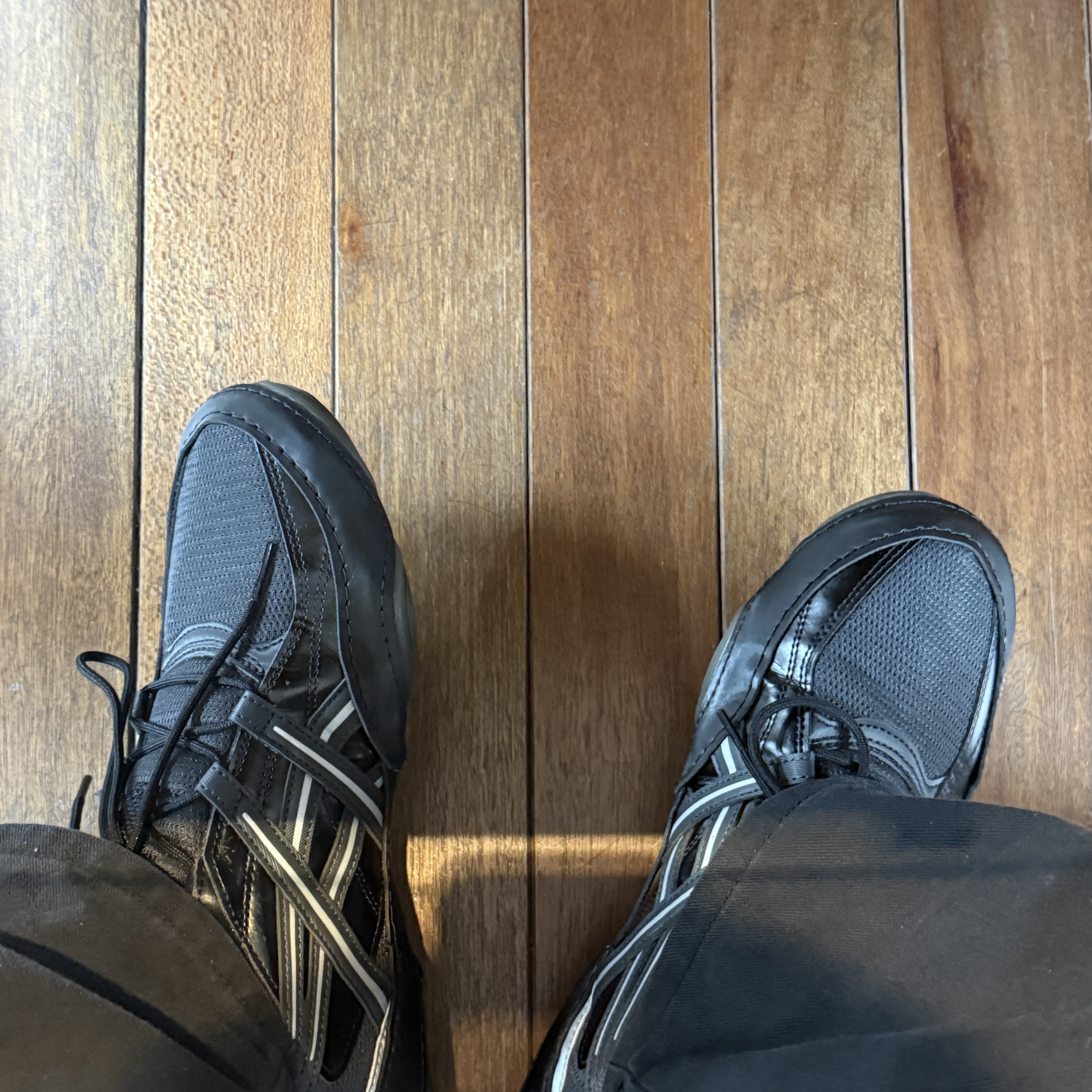 Asics Hypersync Graphite Grey Black 착용 스타일 - 1