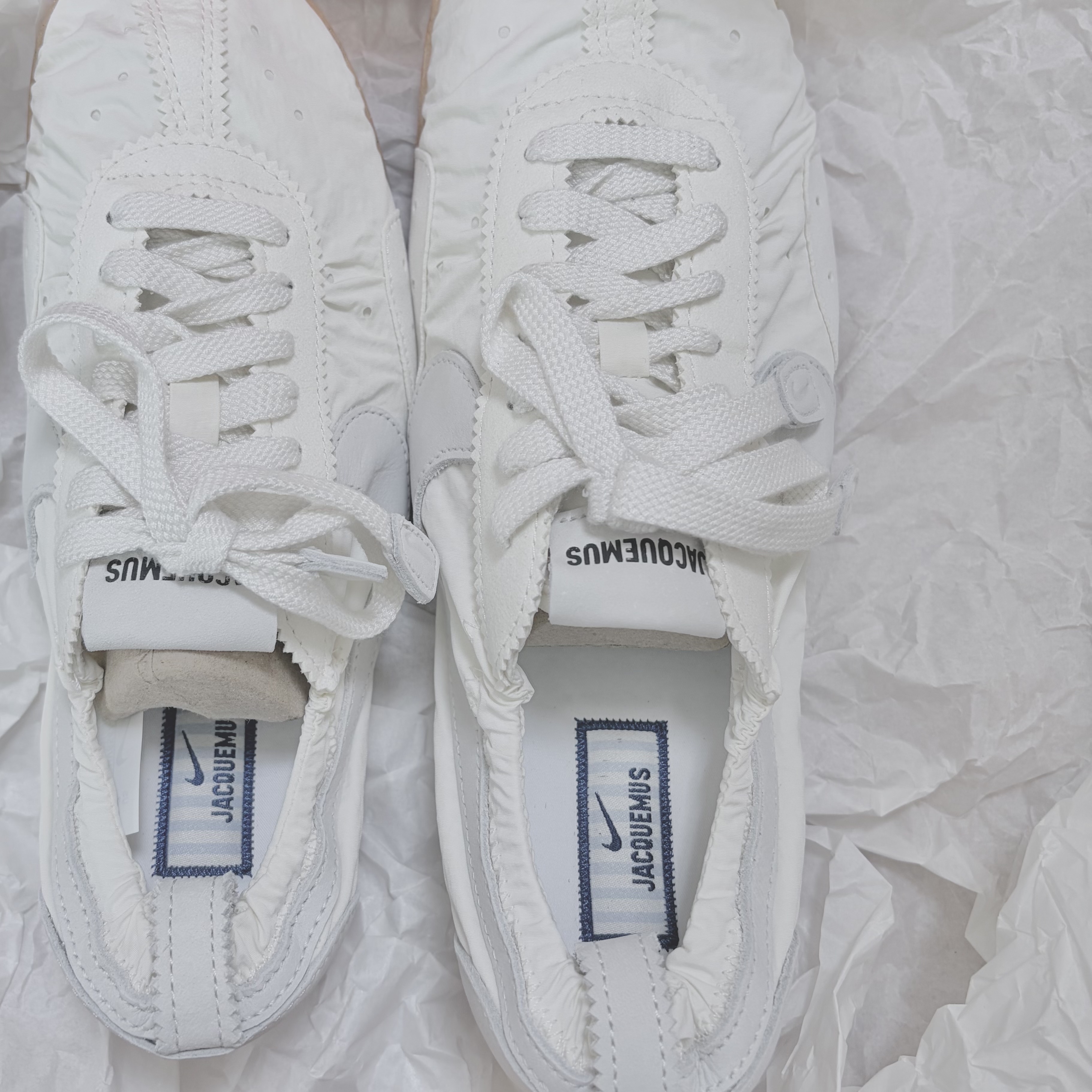Nike x Jacquemus Moon Shoe SP Soft Pearl Sail 착용 스타일 - 1