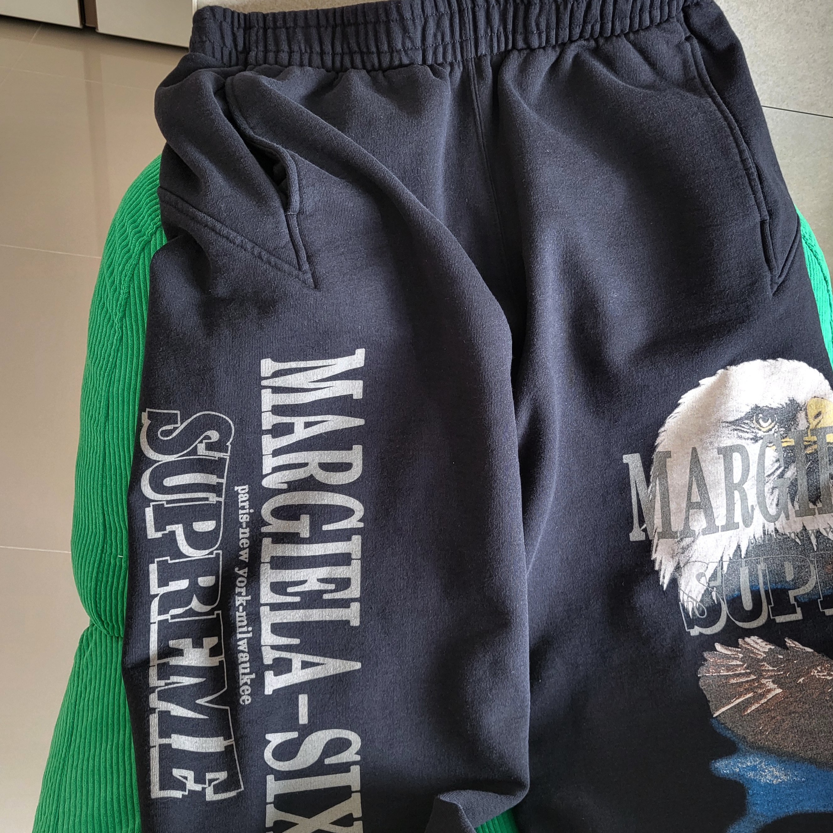 Supreme x MM6 Maison Margiela Eagle Sweatpant Black - 26SS 착용 스타일 - 1
