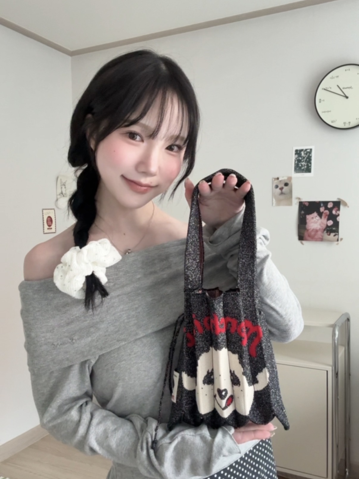 JOSEPH&STACEY Lucky Pleats Knit M Monchhichi Boy Brown, JOSEPH&STACEY Lucky Pleats Knit Cross Body Monchhichi Girl Ivory 착용 스타일 - 3