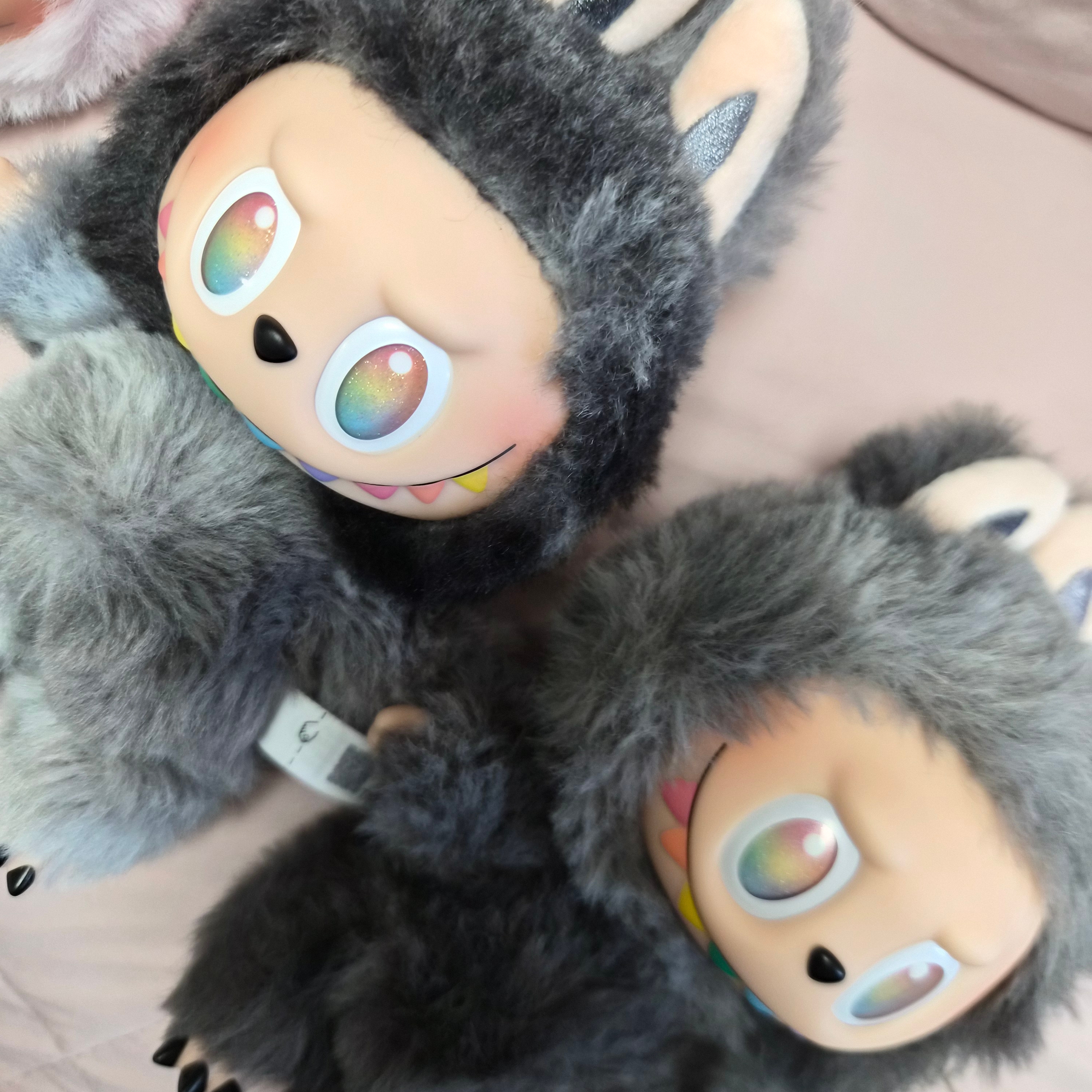 Pop Mart Labubu The Monsters Highlight Series Sealed Case (Bundle of 2/1 Blind Box) 착용 스타일