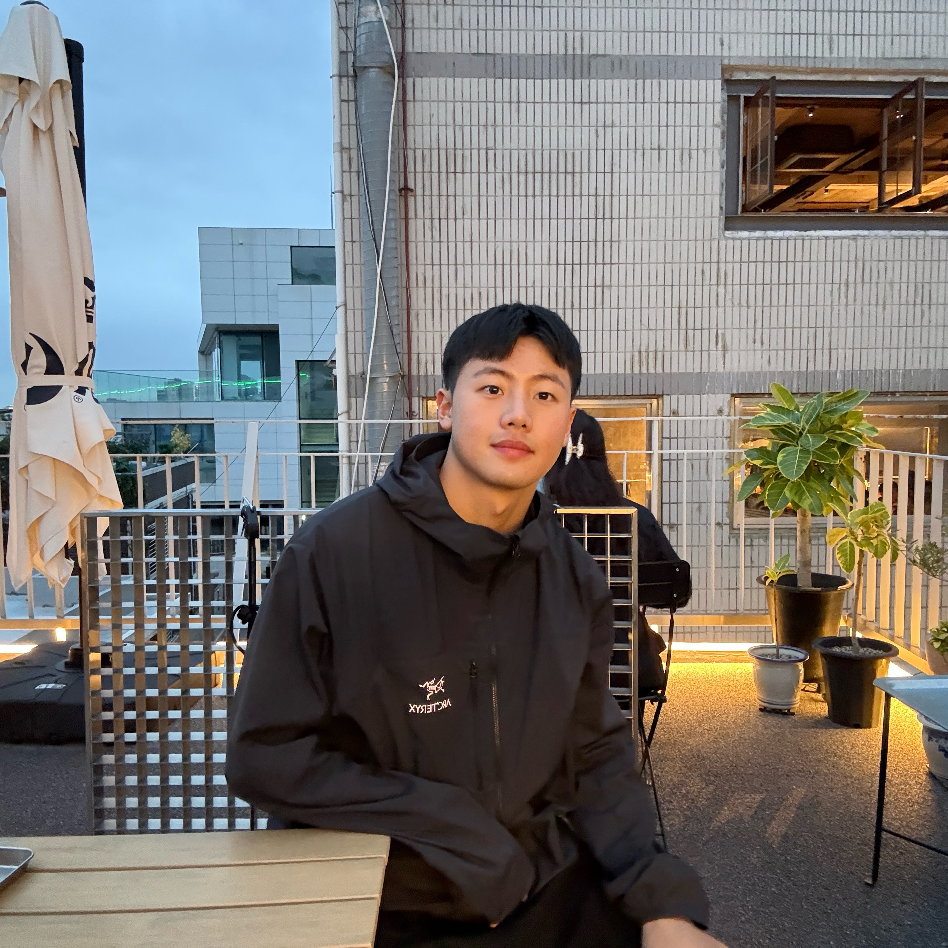 Arc'teryx Squamish Hoody Black 착용 스타일 - 3