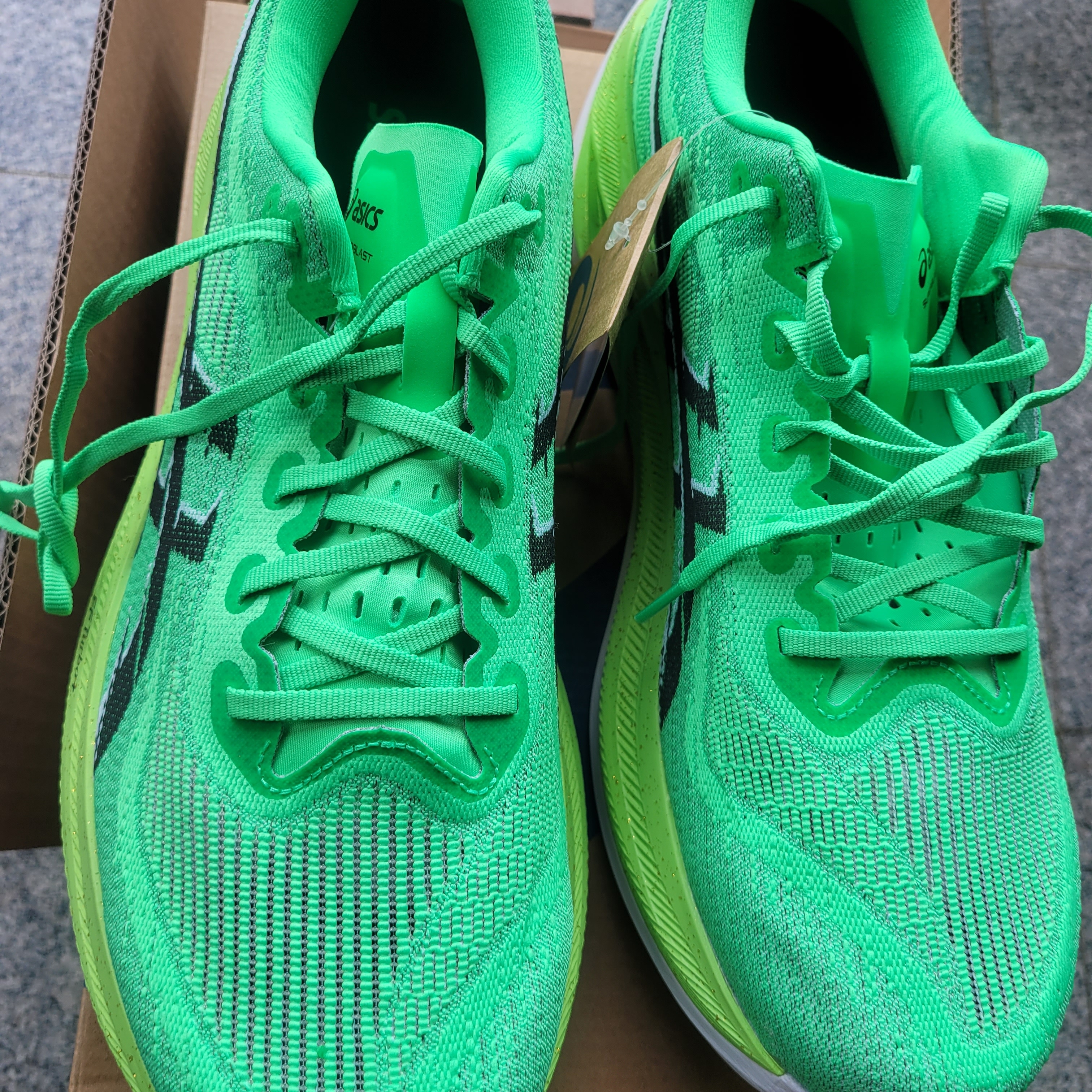 Asics Superblast 2 Ekiden Vital Green Black 착용 스타일 - 2