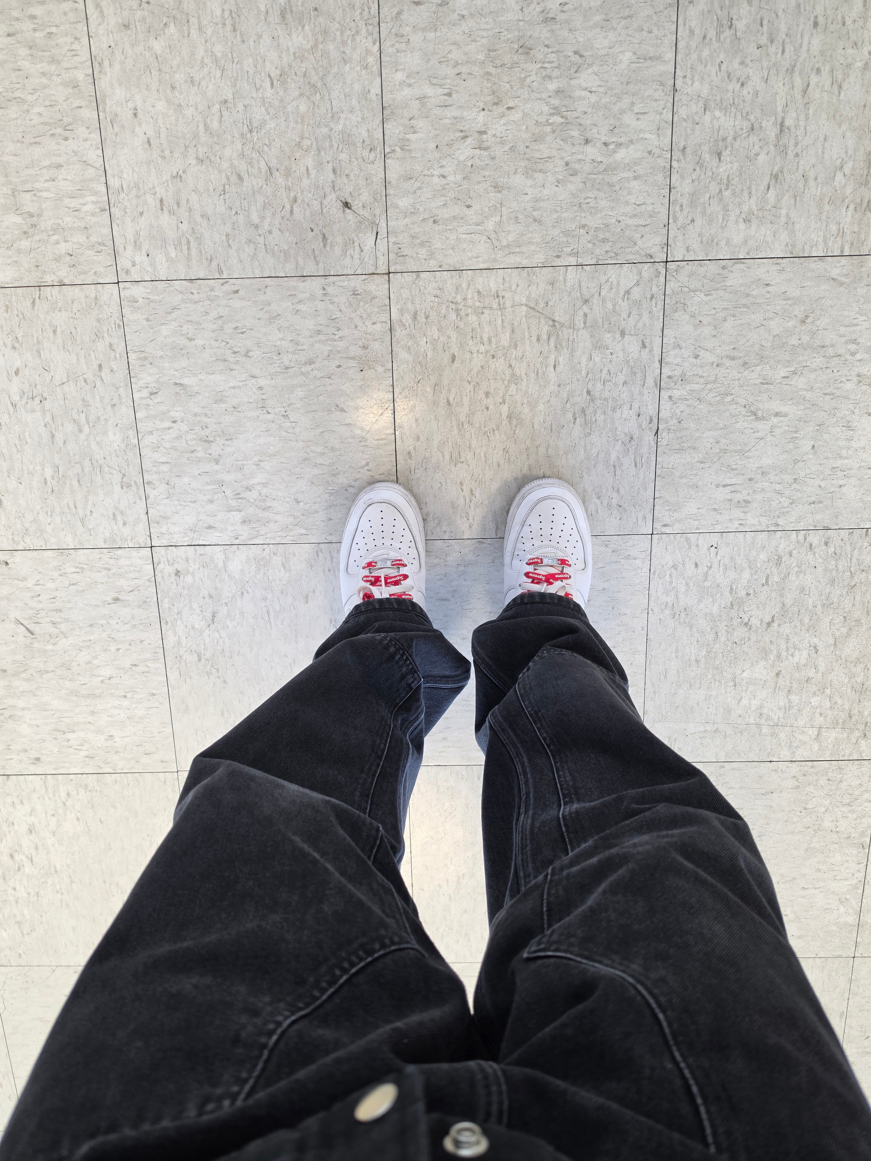 Nike x Supreme Air Force 1 Low White 착용 스타일