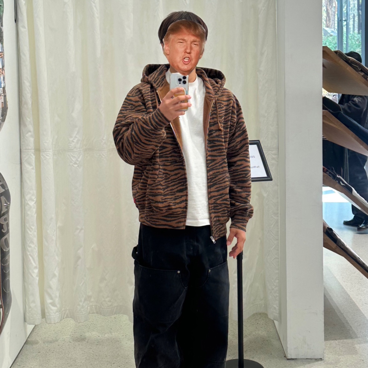 Supreme Small Box Zip Up Hooded Sweatshirt Tiger - 26SS 착용 스타일 - 2